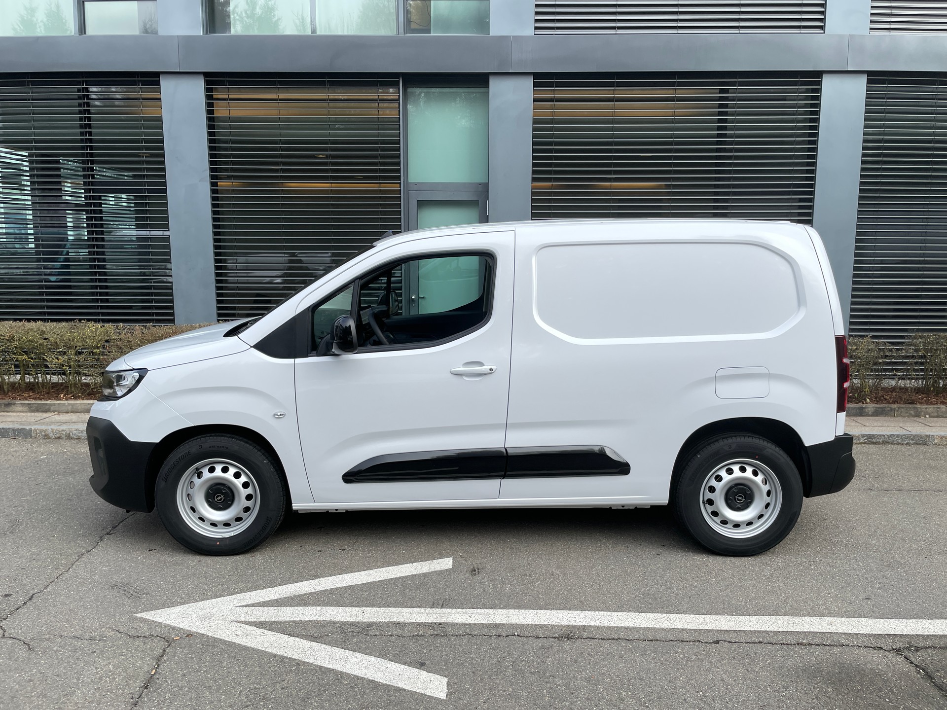 OPEL Combo-e 50 kWh Cargo-image-2