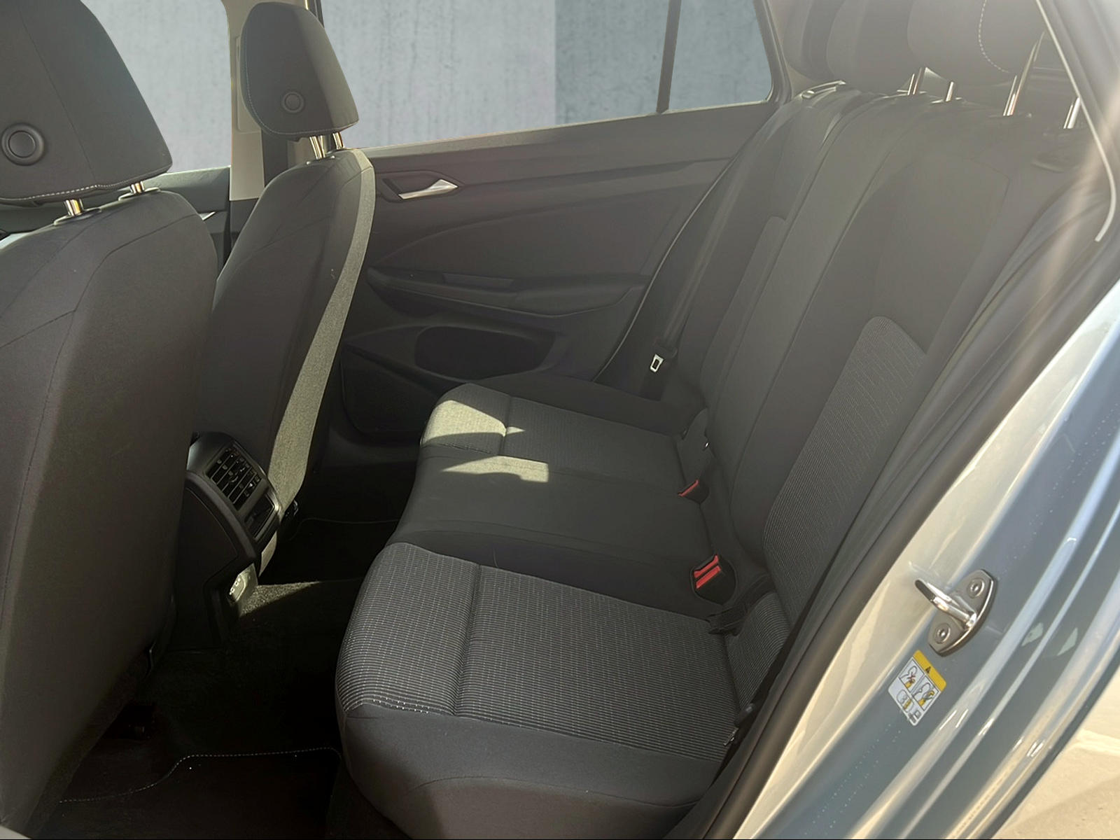 VW Golf Variant 1.5 eTSI mHEV Basis DSG-image-9