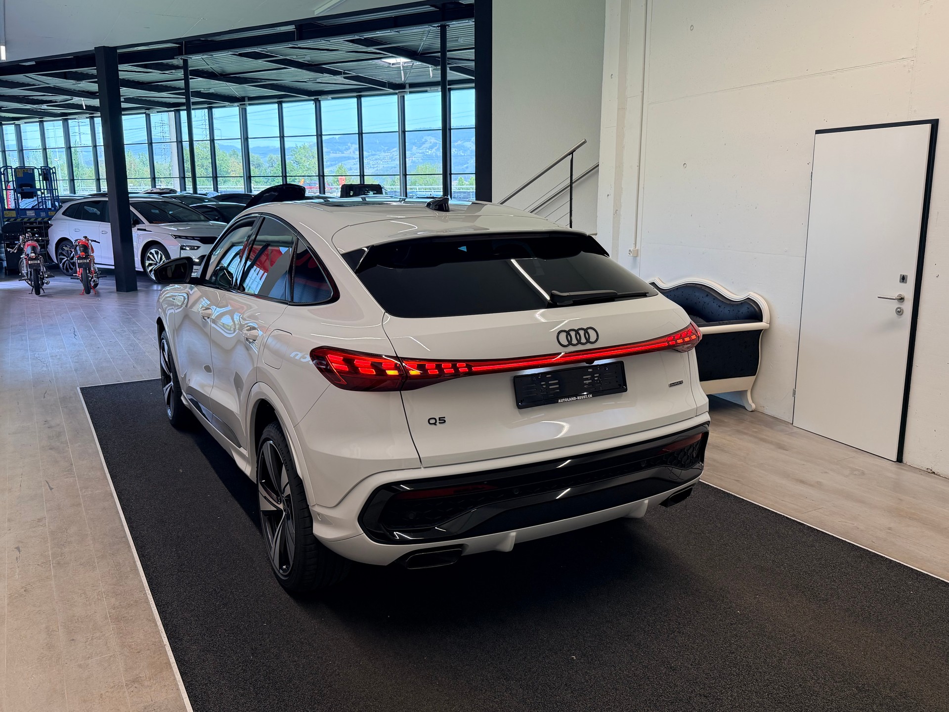 AUDI Q5 Sportback S Line e-hybrid quattro 220 kW S-tronic-image-9