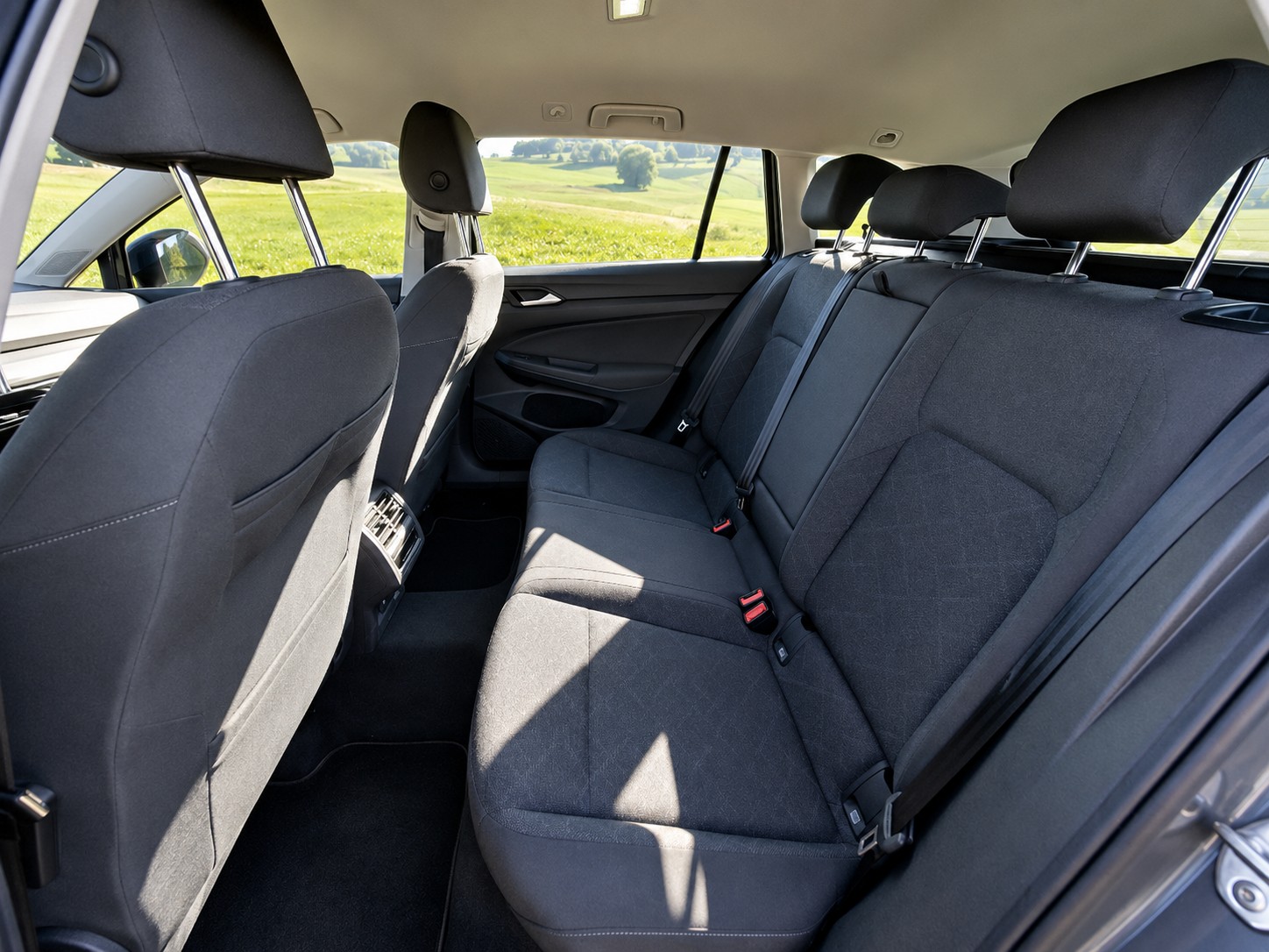 VW Variant 2.0 TDI DSG Life-image-8