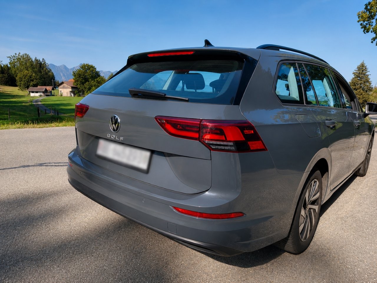 VW Variant 2.0 TDI DSG Life-image-2