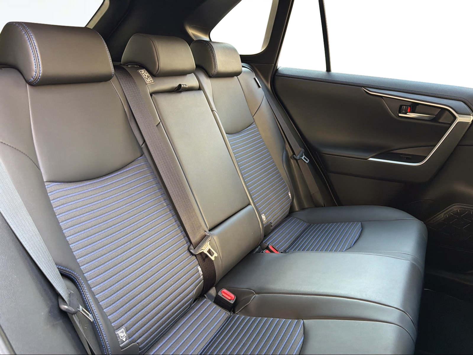 TOYOTA RAV4 2.5 HEV Style-image-14