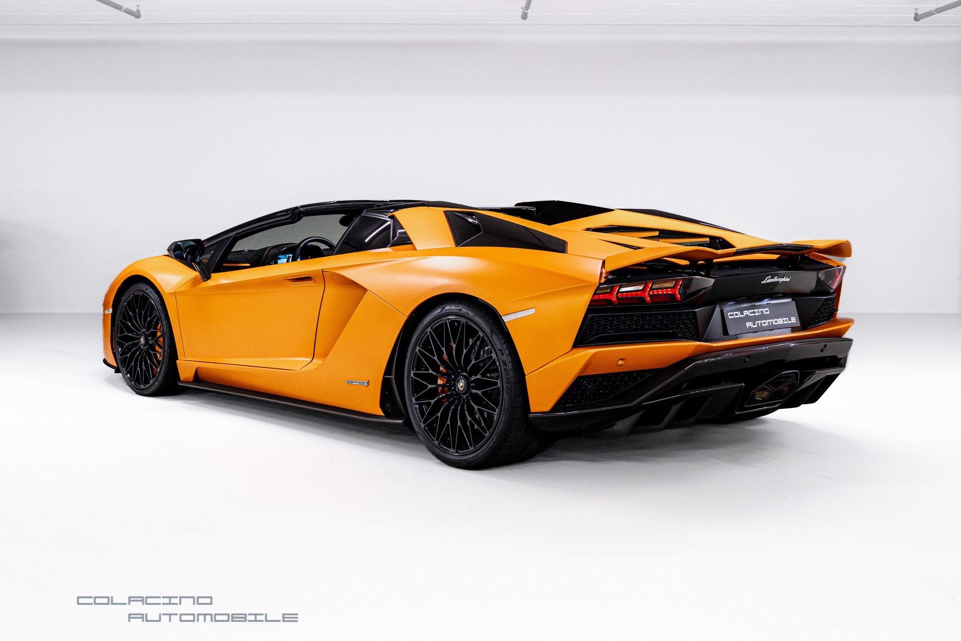 LAMBORGHINI Aventador S LP740-4 Roadster E-Gear-image-5