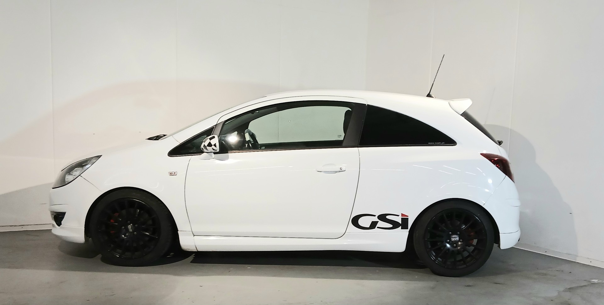OPEL Corsa 1.6 Turbo Color Edition-image-2