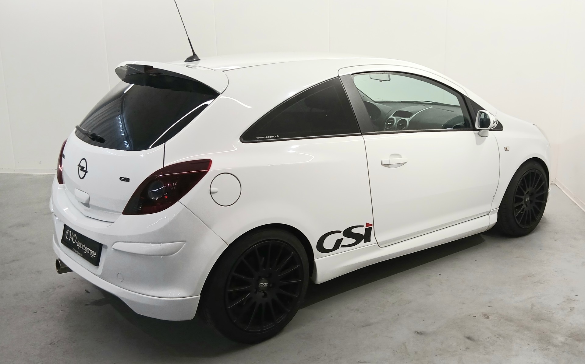OPEL Corsa 1.6 Turbo Color Edition-image-3