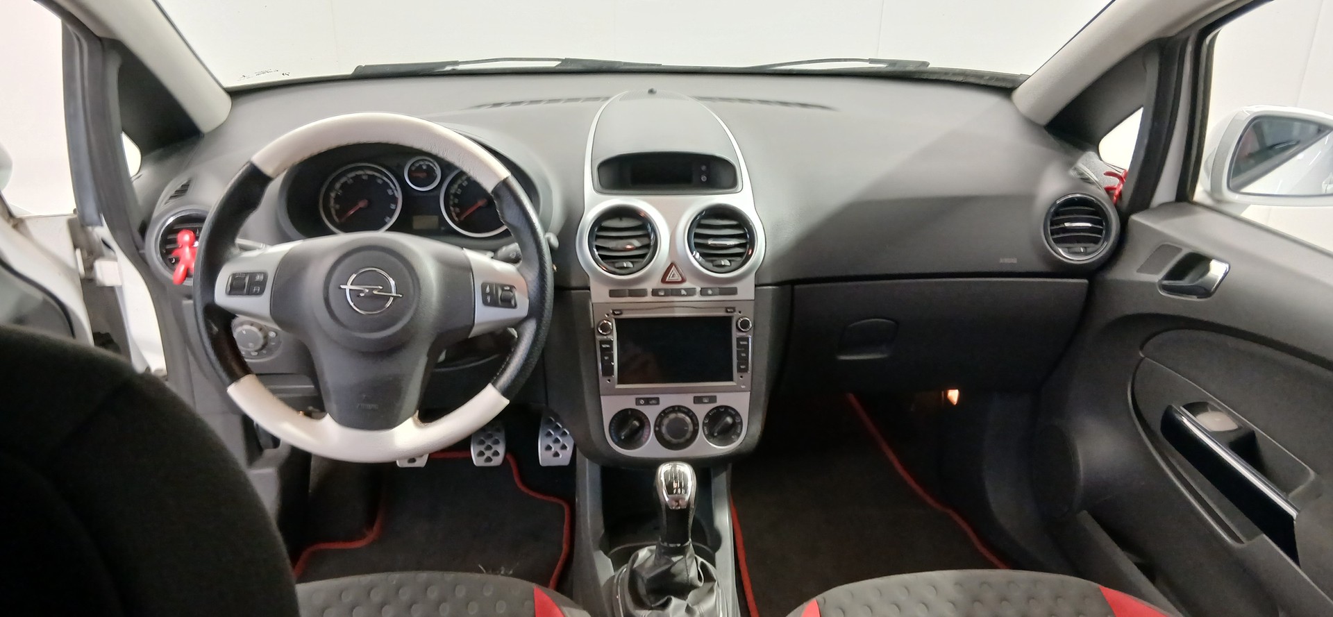 OPEL Corsa 1.6 Turbo Color Edition-image-7