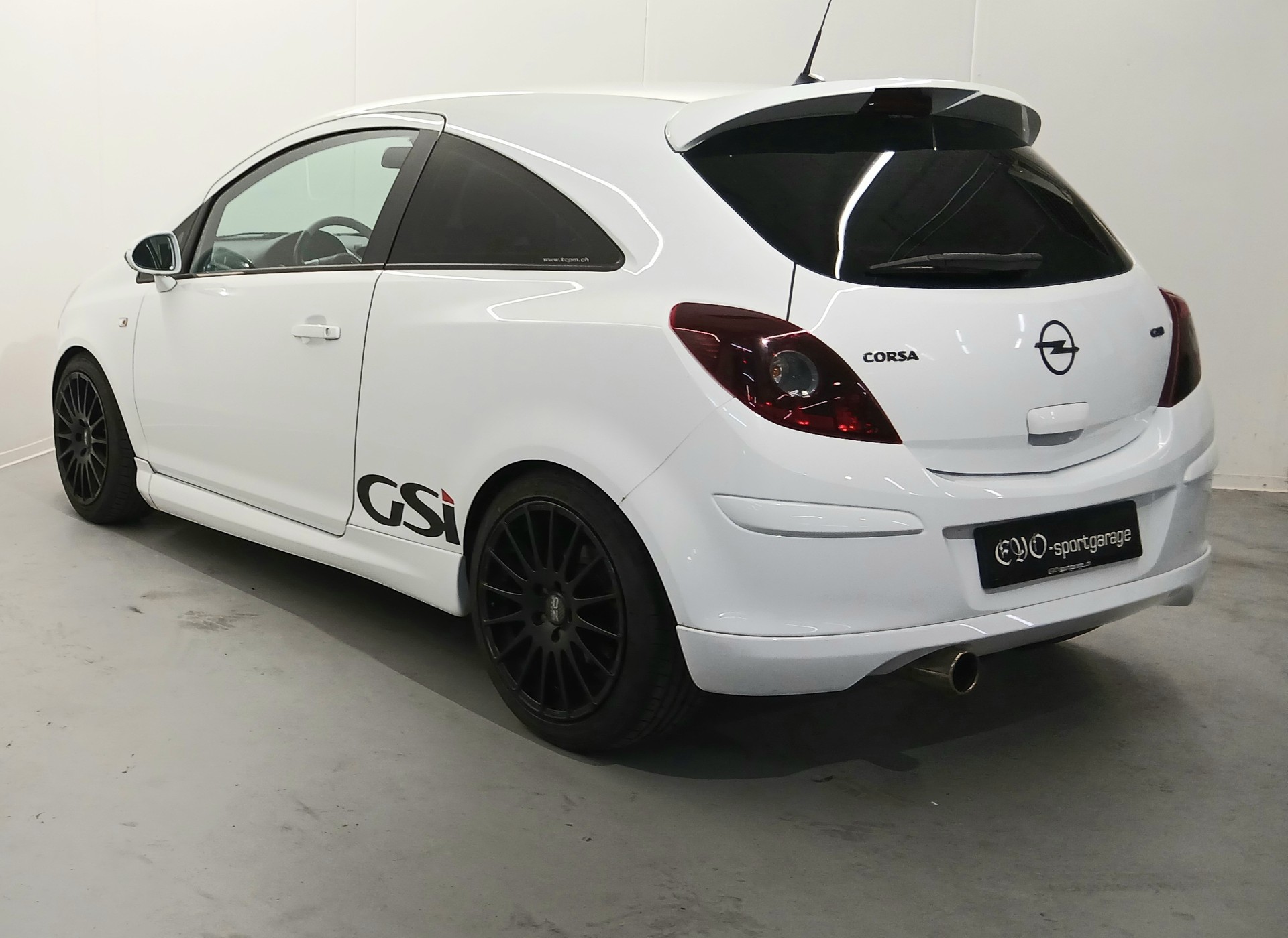 OPEL Corsa 1.6 Turbo Color Edition-image-4
