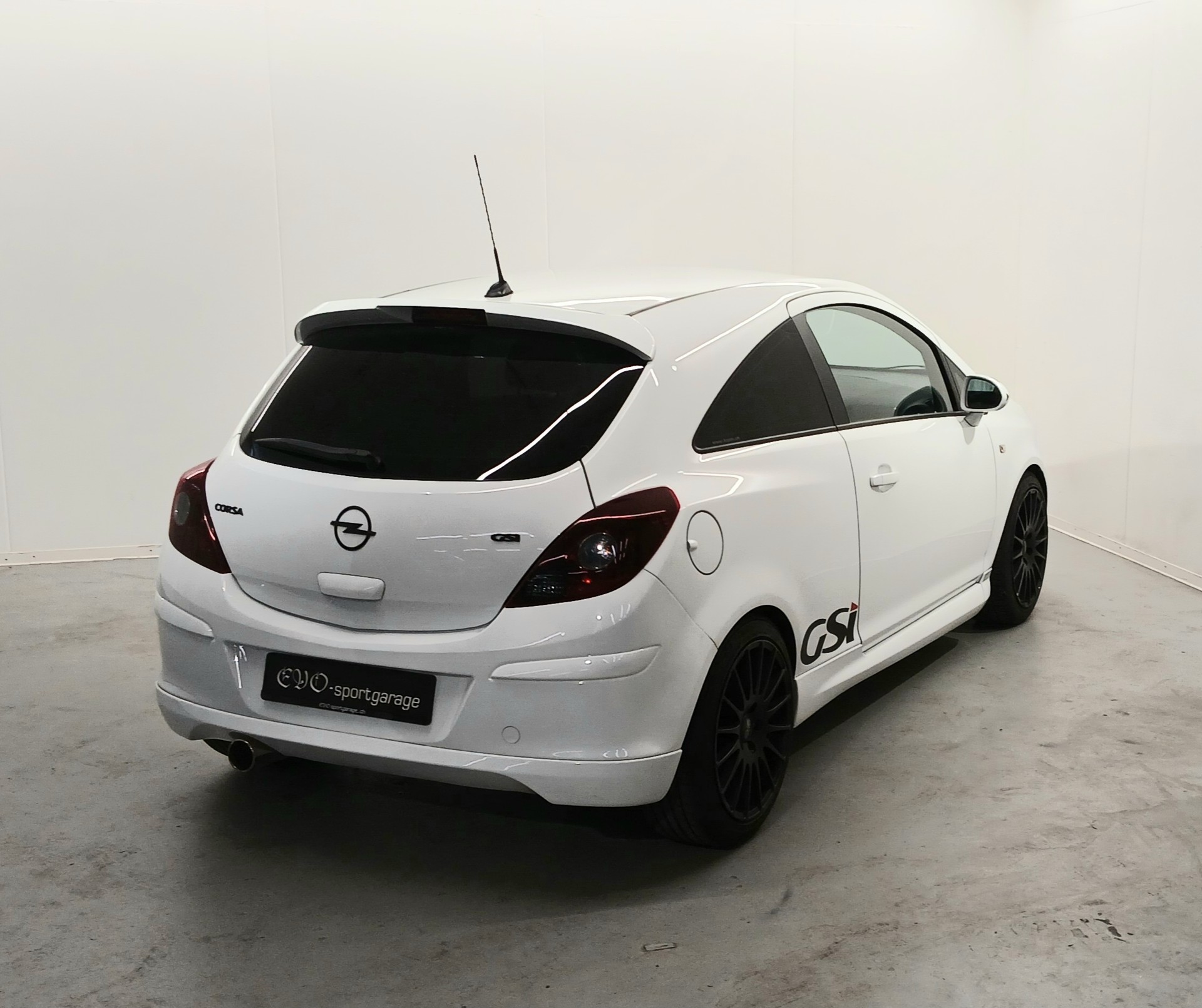 OPEL Corsa 1.6 Turbo Color Edition-image-5