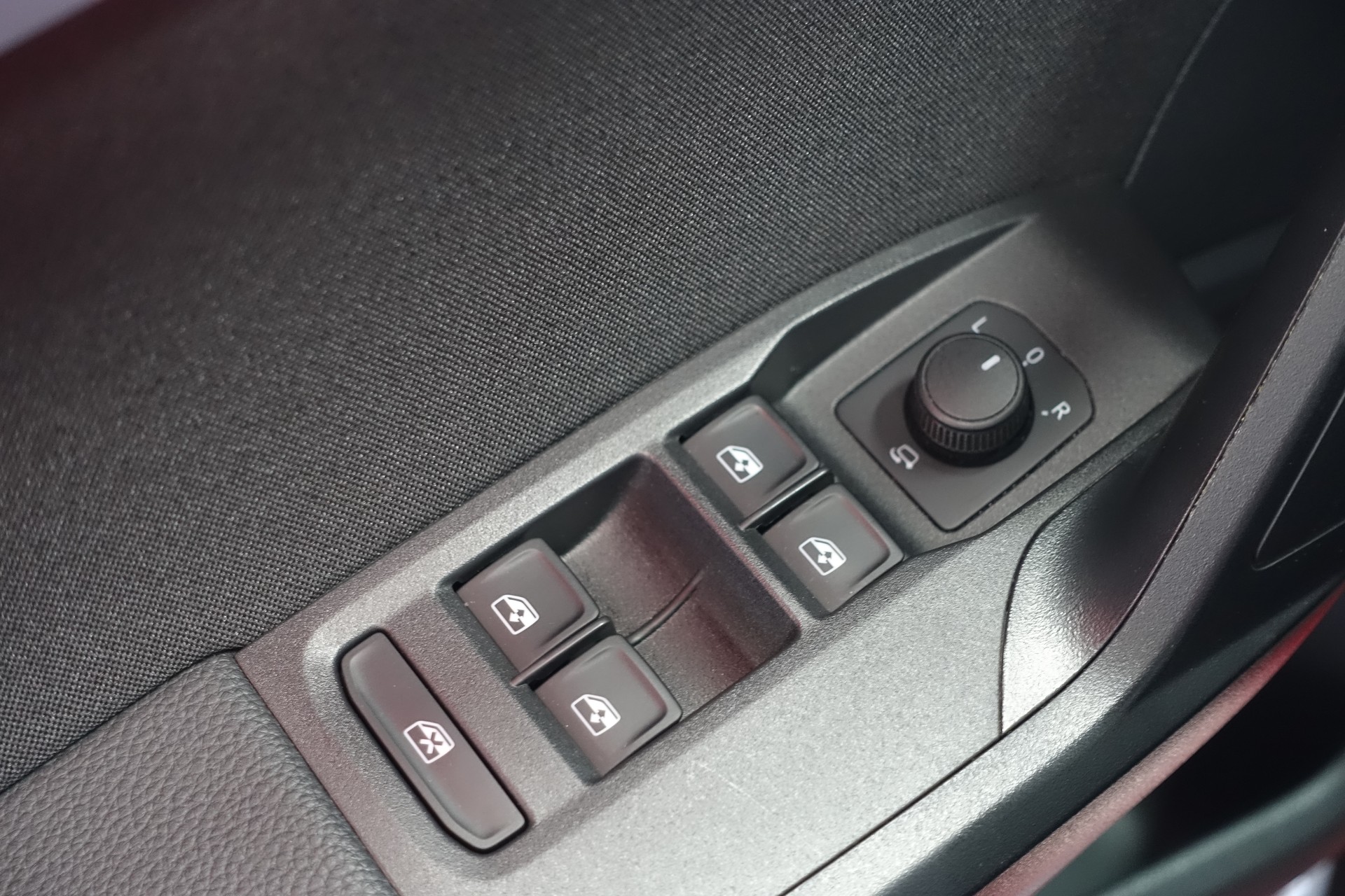 SEAT Arona 1.0 TSI FR DSG-image-17