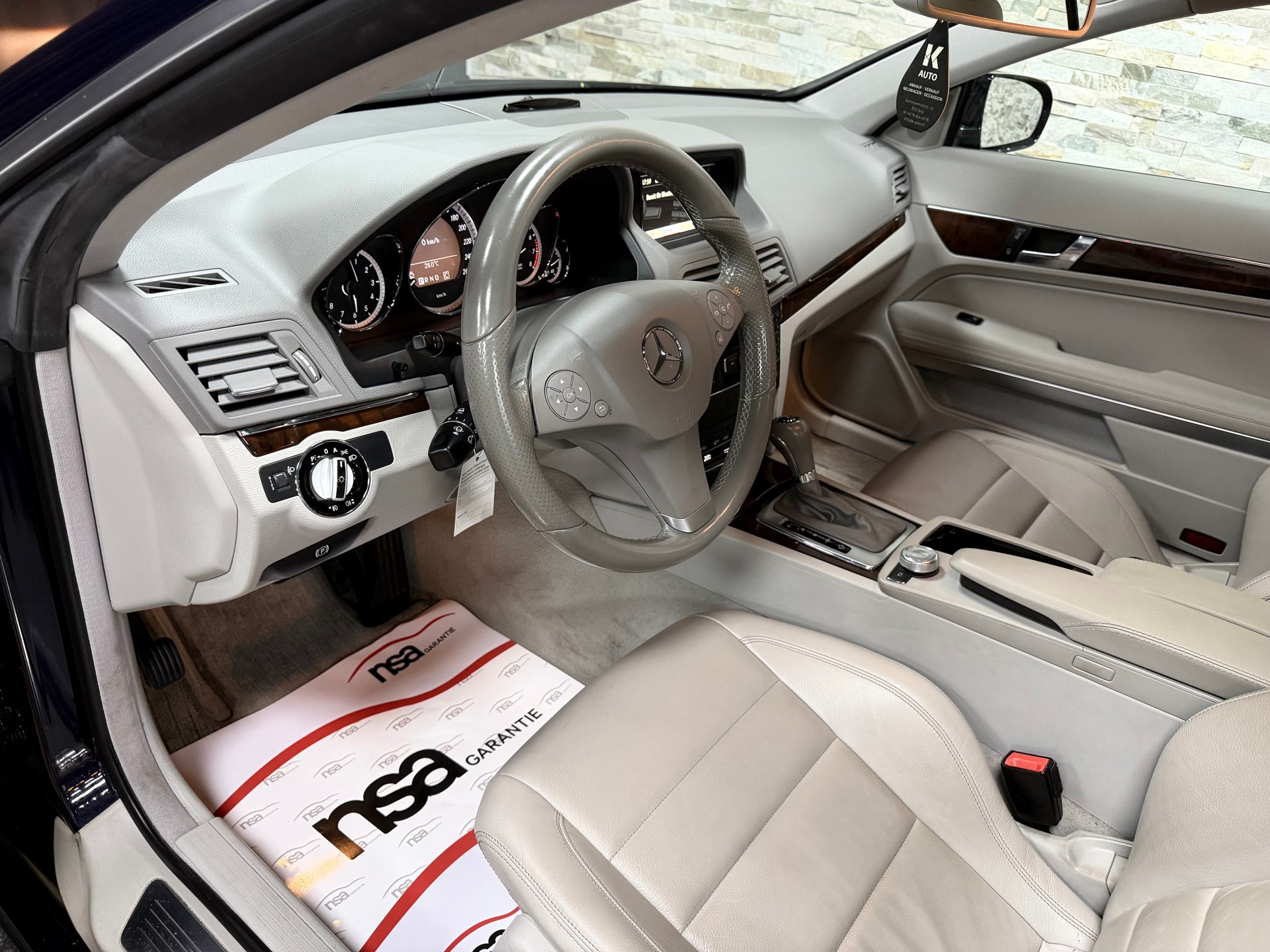 MERCEDES-BENZ E 250 CGI BlueEfficiency Automatic-image-8