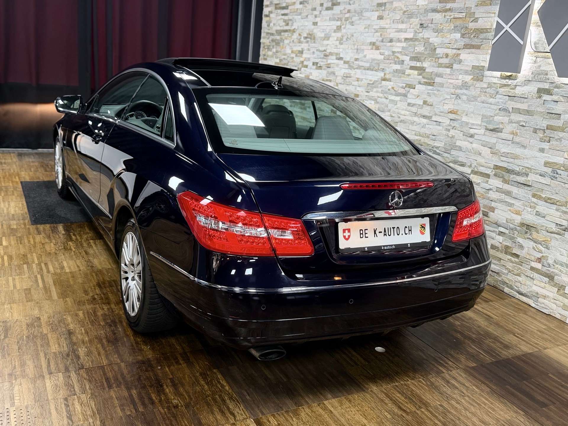 MERCEDES-BENZ E 250 CGI BlueEfficiency Automatic-image-1