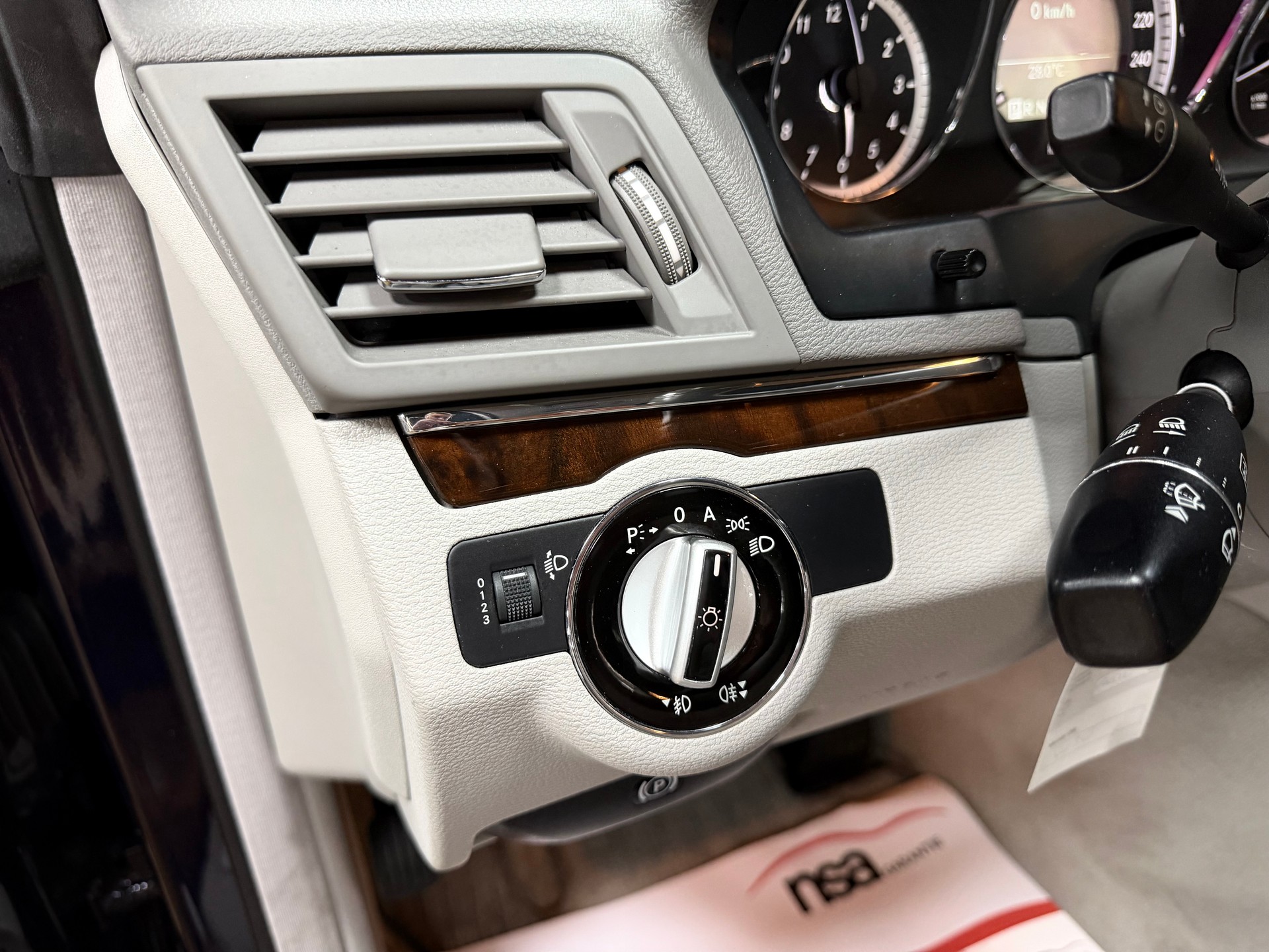 MERCEDES-BENZ E 250 CGI BlueEfficiency Automatic-image-9