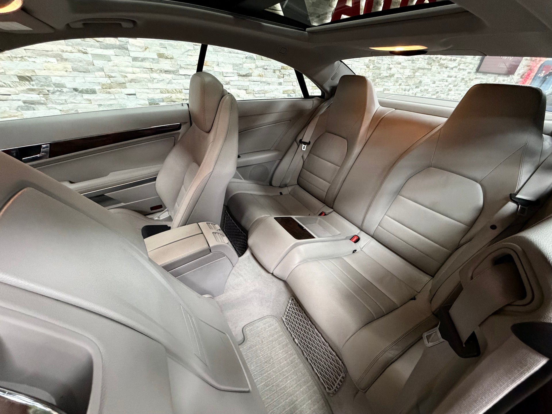 MERCEDES-BENZ E 250 CGI BlueEfficiency Automatic-image-15