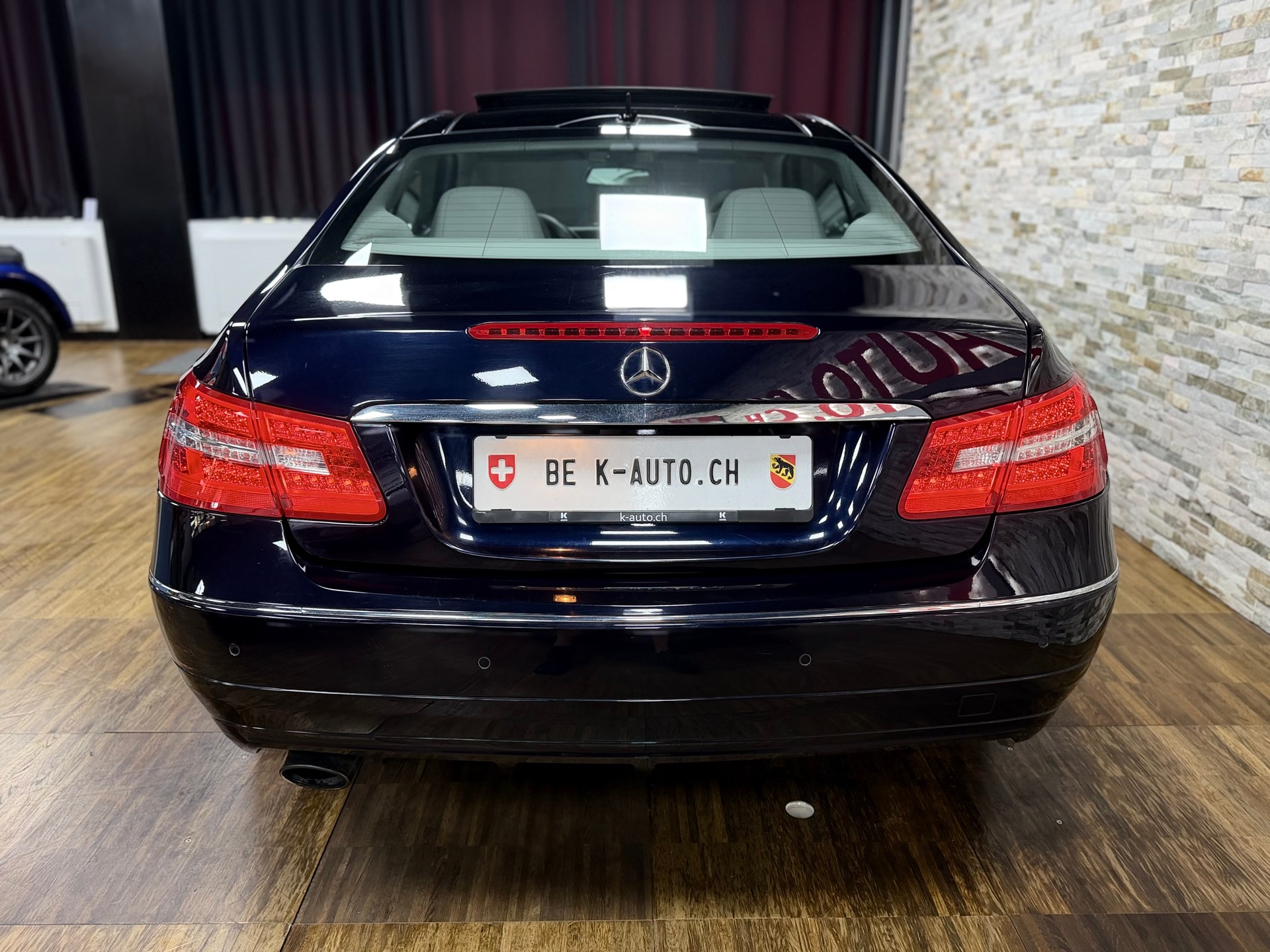 MERCEDES-BENZ E 250 CGI BlueEfficiency Automatic-image-2