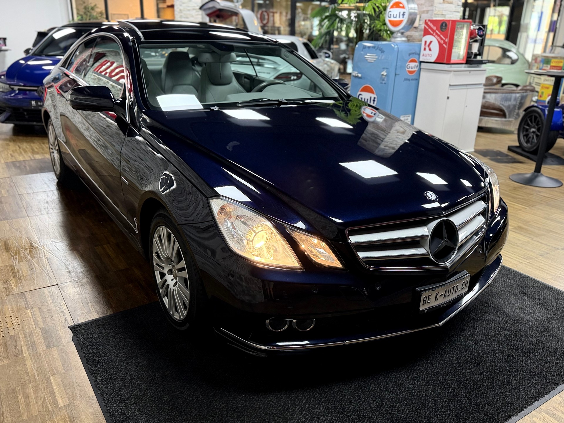 MERCEDES-BENZ E 250 CGI BlueEfficiency Automatic-image-5