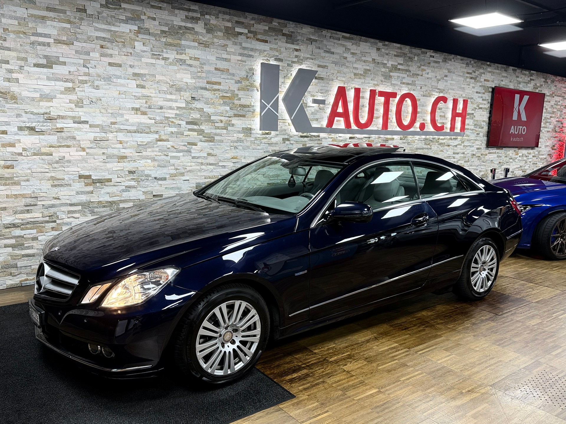 MERCEDES-BENZ E 250 CGI BlueEfficiency Automatic-image-0