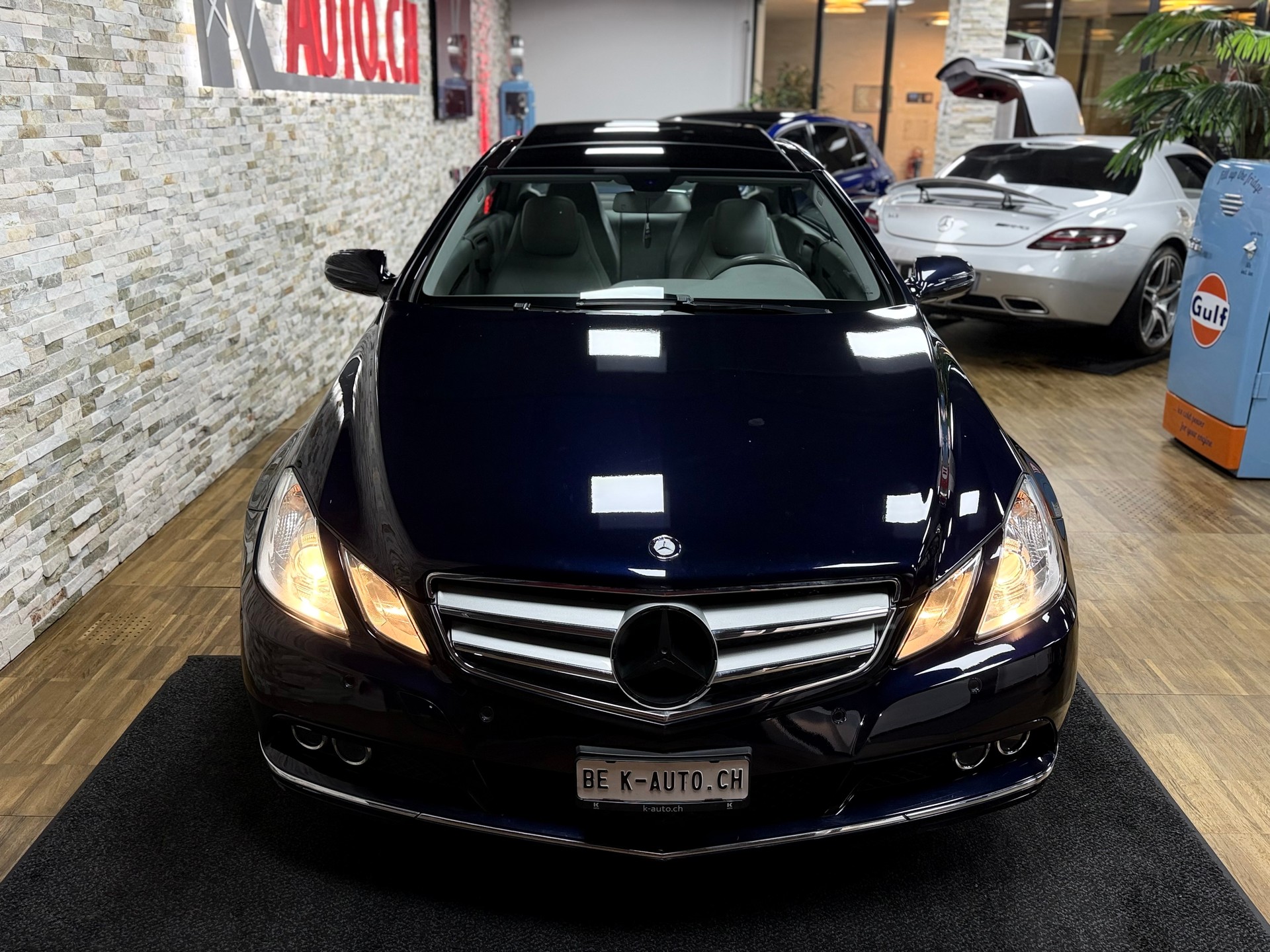 MERCEDES-BENZ E 250 CGI BlueEfficiency Automatic-image-4