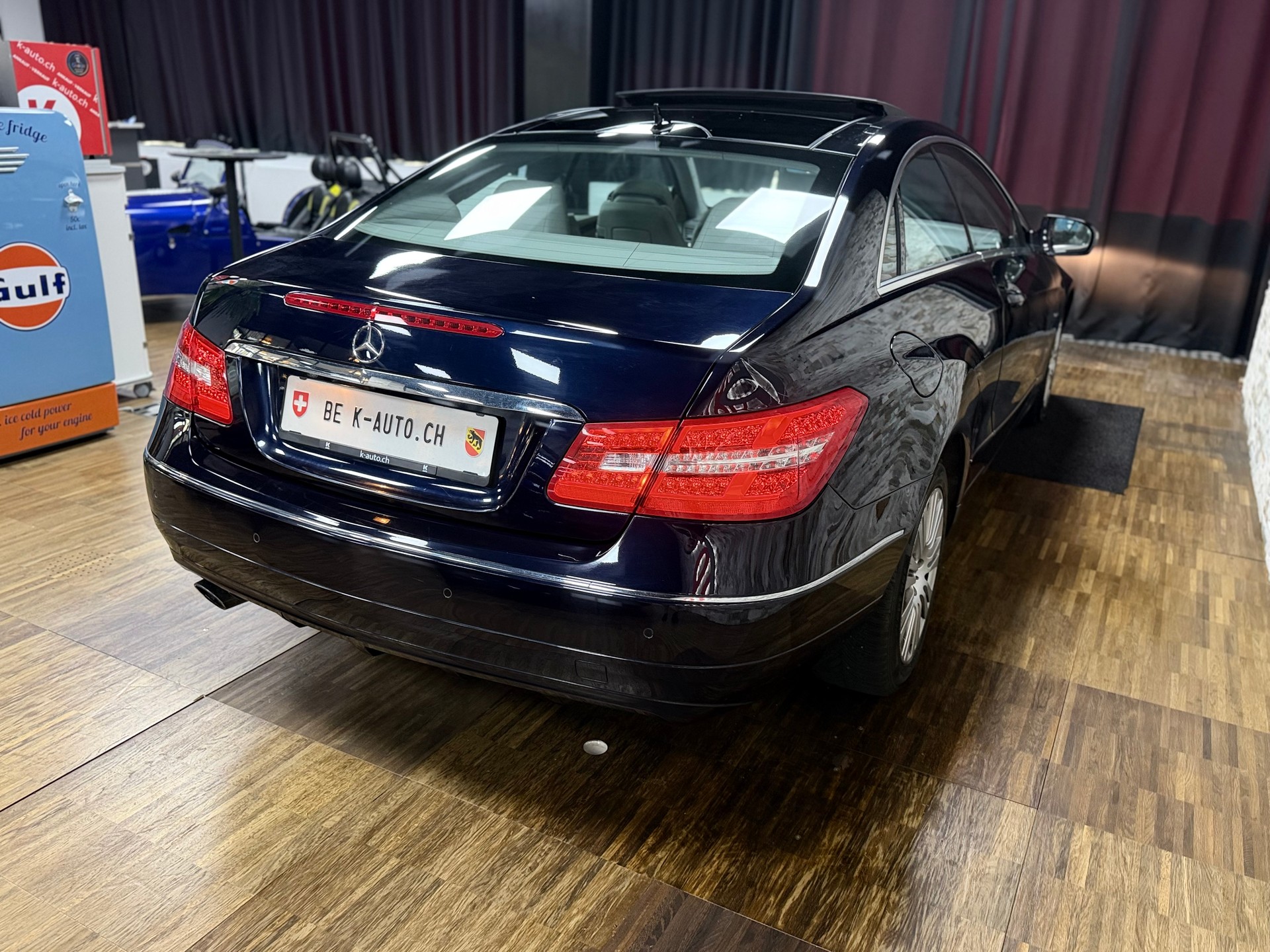 MERCEDES-BENZ E 250 CGI BlueEfficiency Automatic-image-3