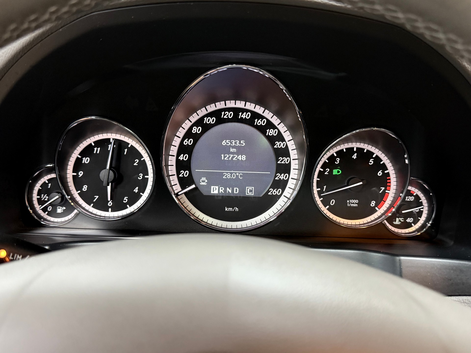 MERCEDES-BENZ E 250 CGI BlueEfficiency Automatic-image-10