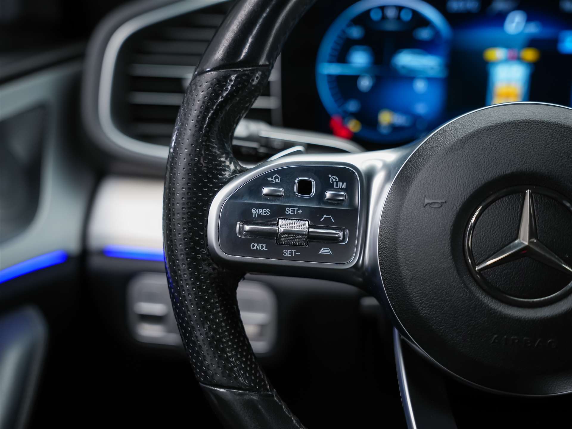 MERCEDES-BENZ GLE 300 d 4Matic AMG Line 9G-Tronic *CH Fahrzeug*7 Plätzer*AHK*-image-28