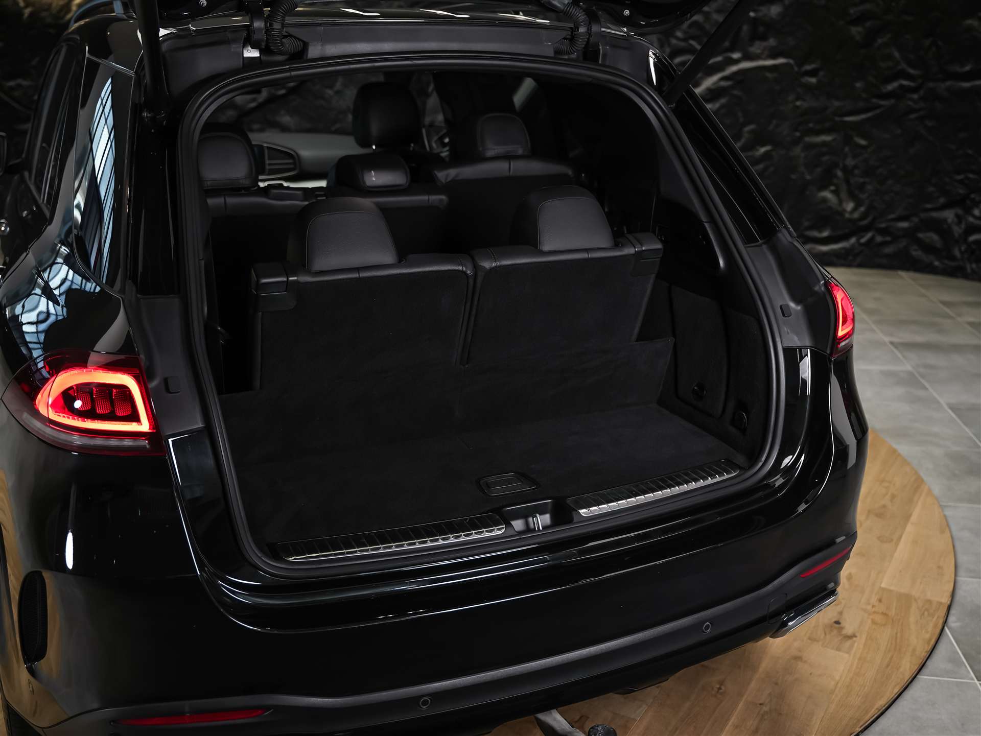 MERCEDES-BENZ GLE 300 d 4Matic AMG Line 9G-Tronic *CH Fahrzeug*7 Plätzer*AHK*-image-44