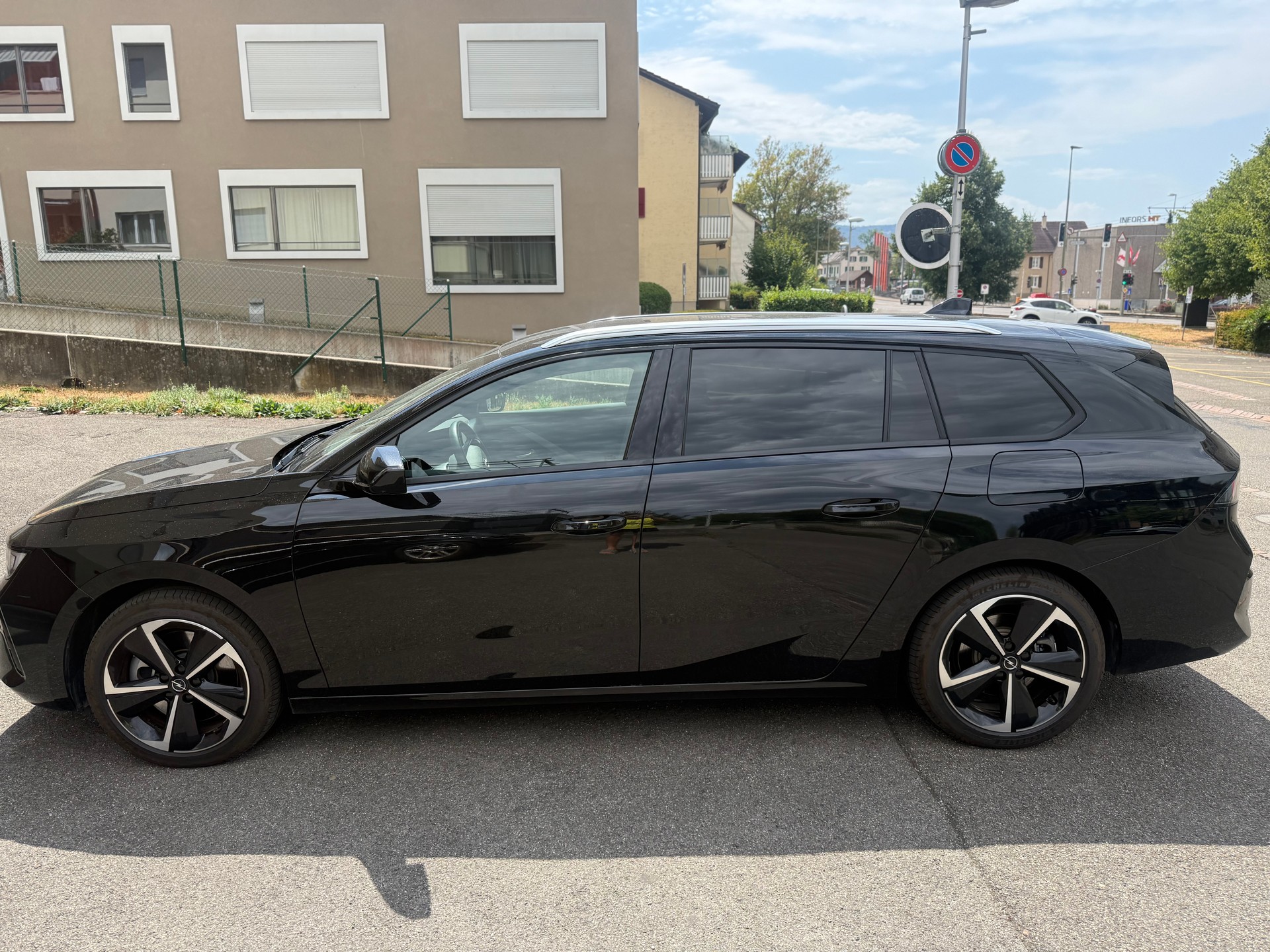 OPEL 1.6 T PHEV 180 Swiss Plus-image-4