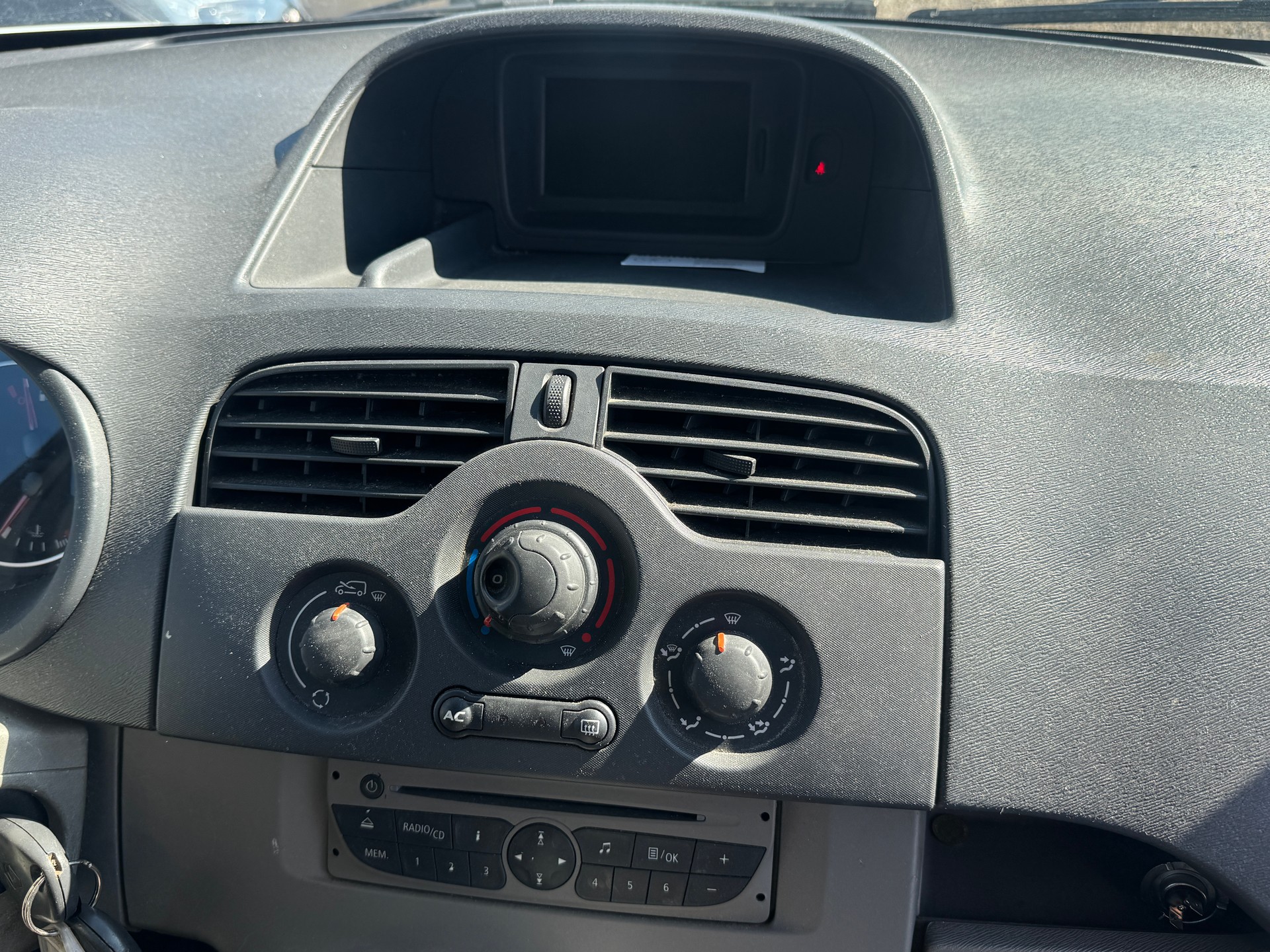 RENAULT Kangoo 1.6 105 Business A-image-7