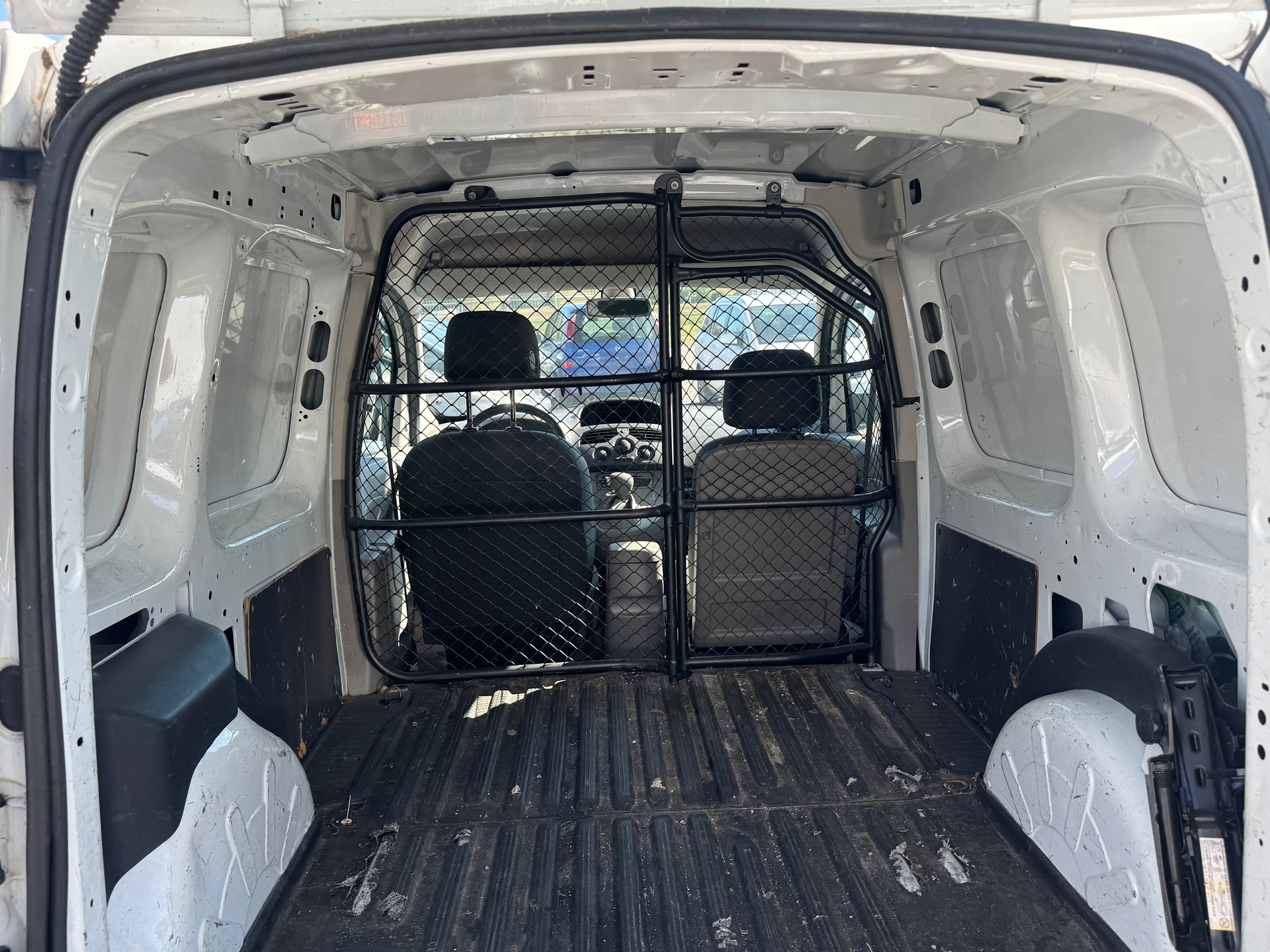 RENAULT Kangoo 1.6 105 Business A-image-6