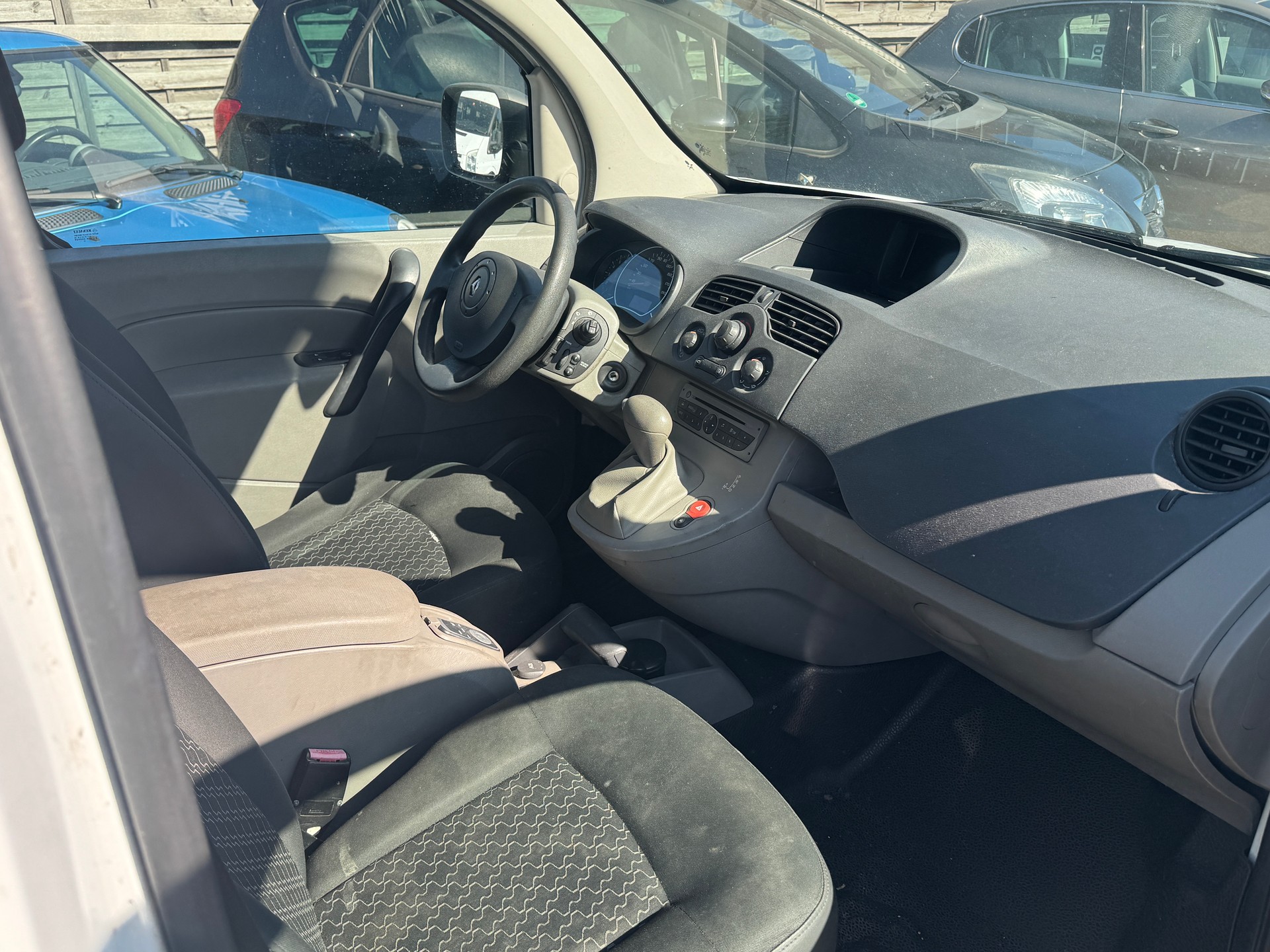 RENAULT Kangoo 1.6 105 Business A-image-8