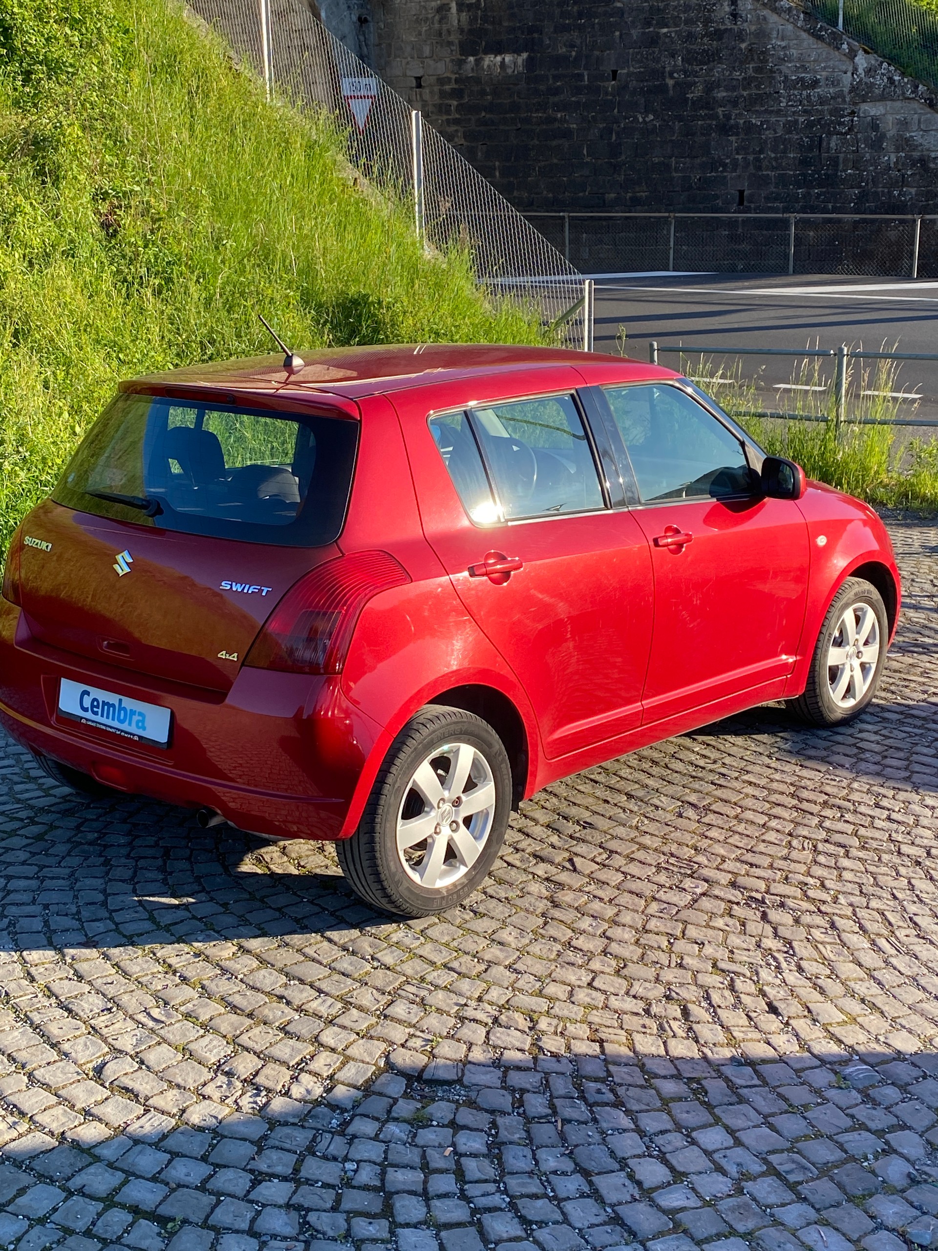 SUZUKI Swift 1.3i 16V GL 4x4-image-4