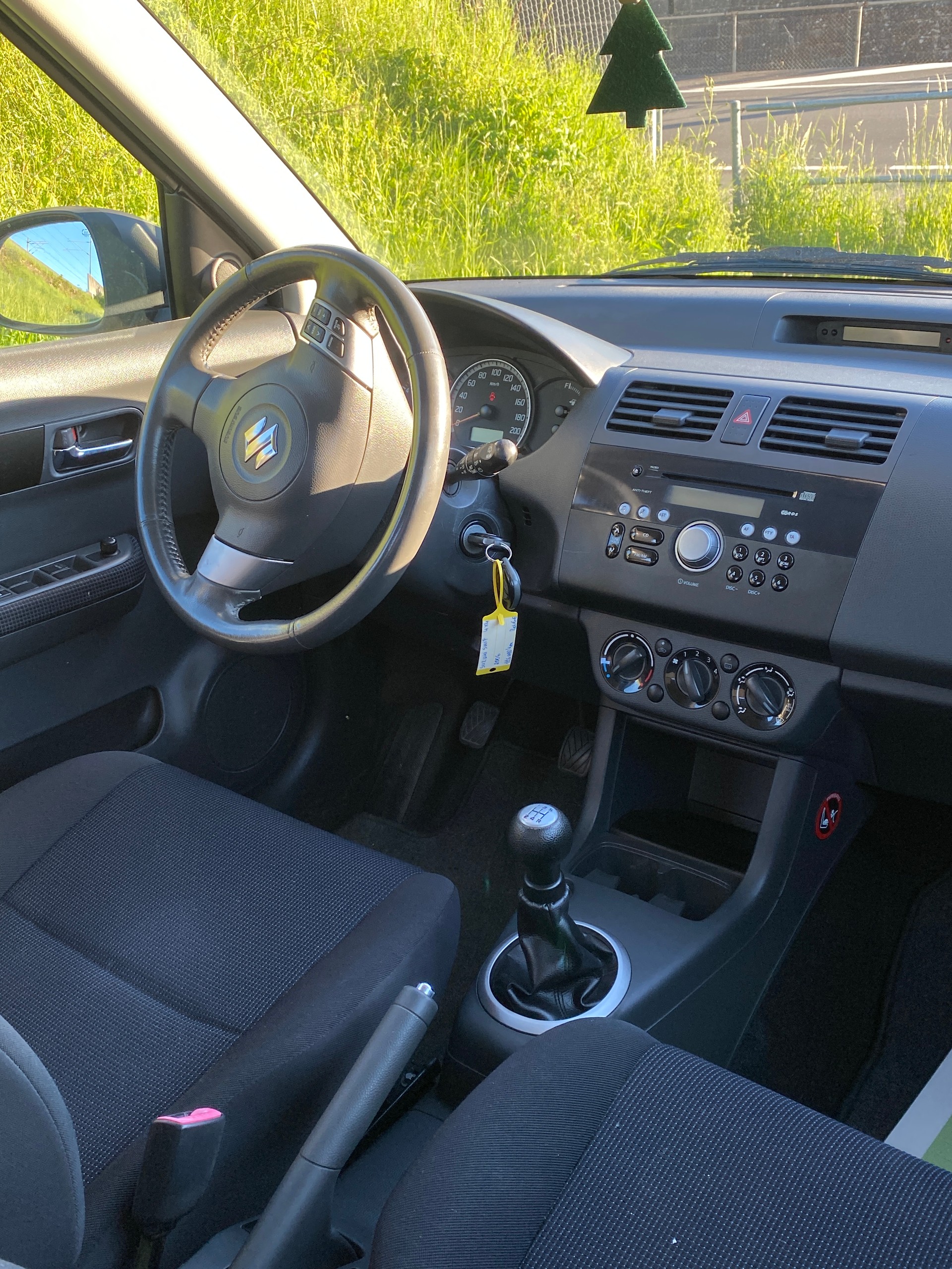 SUZUKI Swift 1.3i 16V GL 4x4-image-8