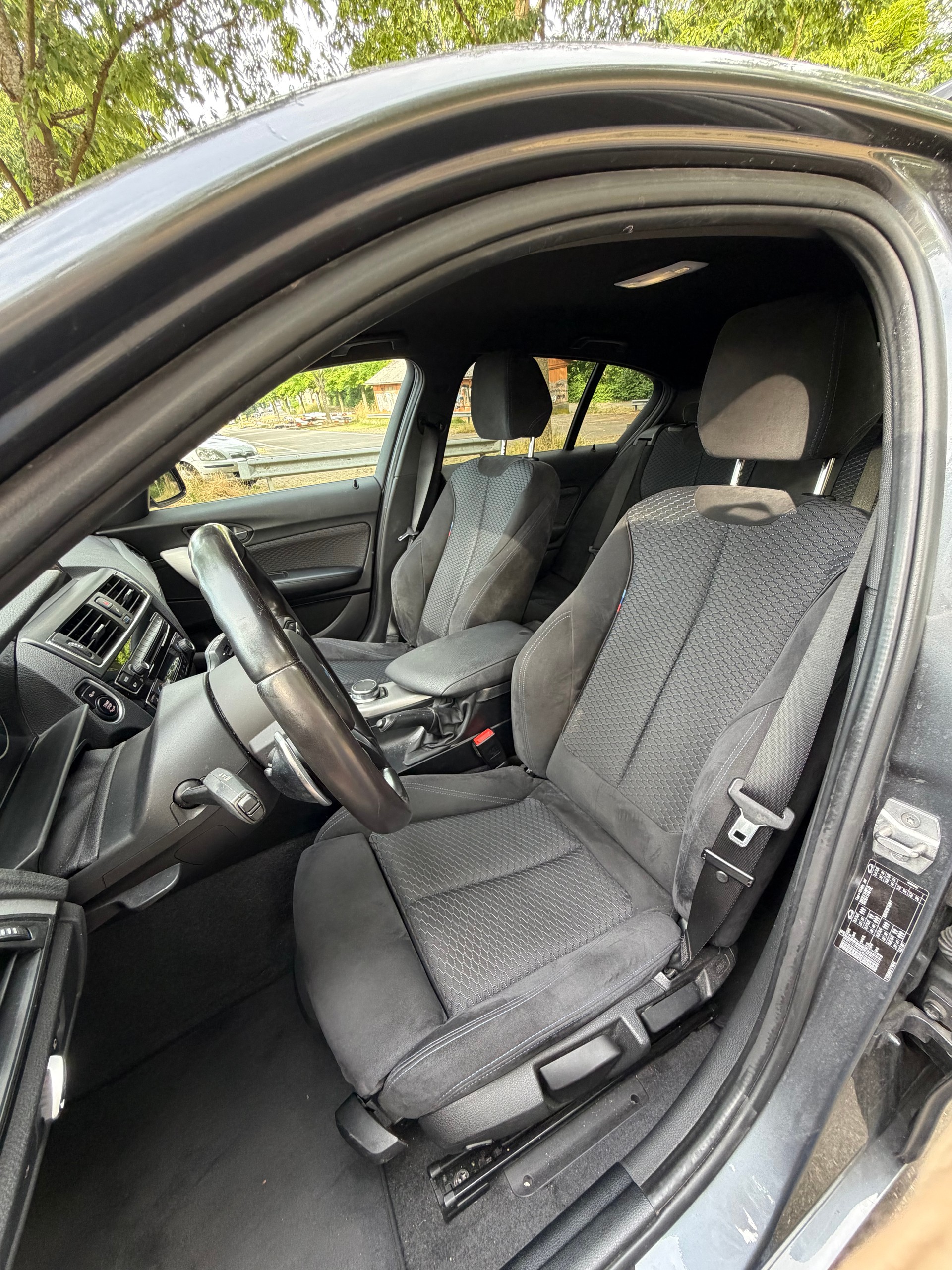 BMW BMW 120i Edition M Sport (Limousine)-image-3