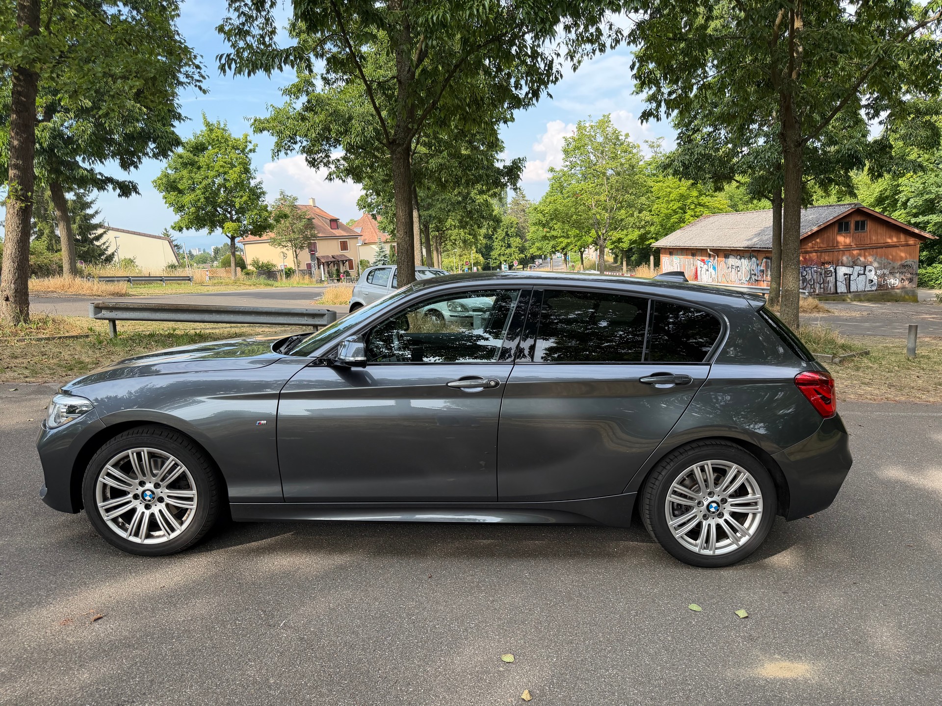 BMW BMW 120i Edition M Sport (Limousine)-image-1