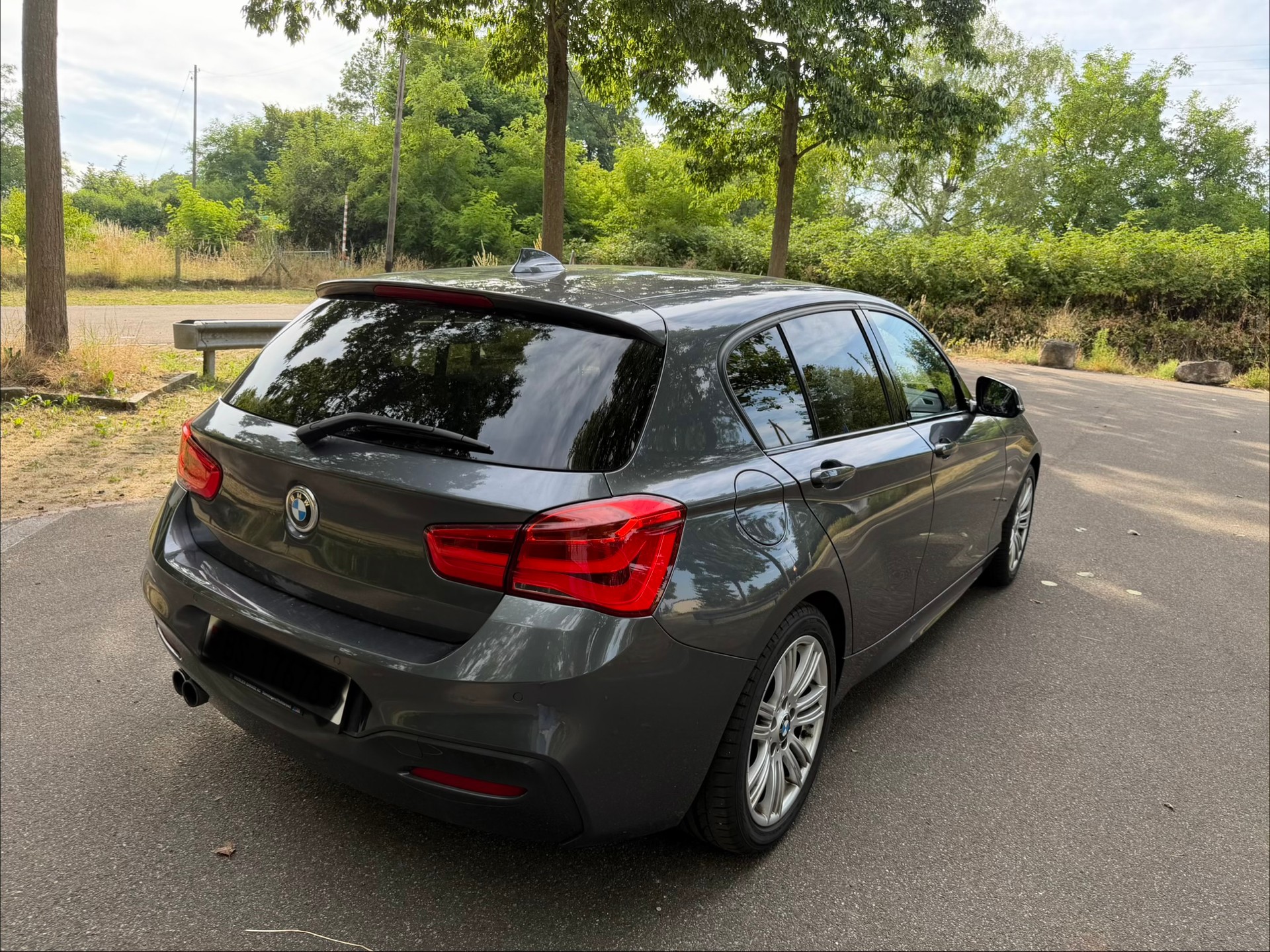 BMW BMW 120i Edition M Sport (Limousine)-image-2