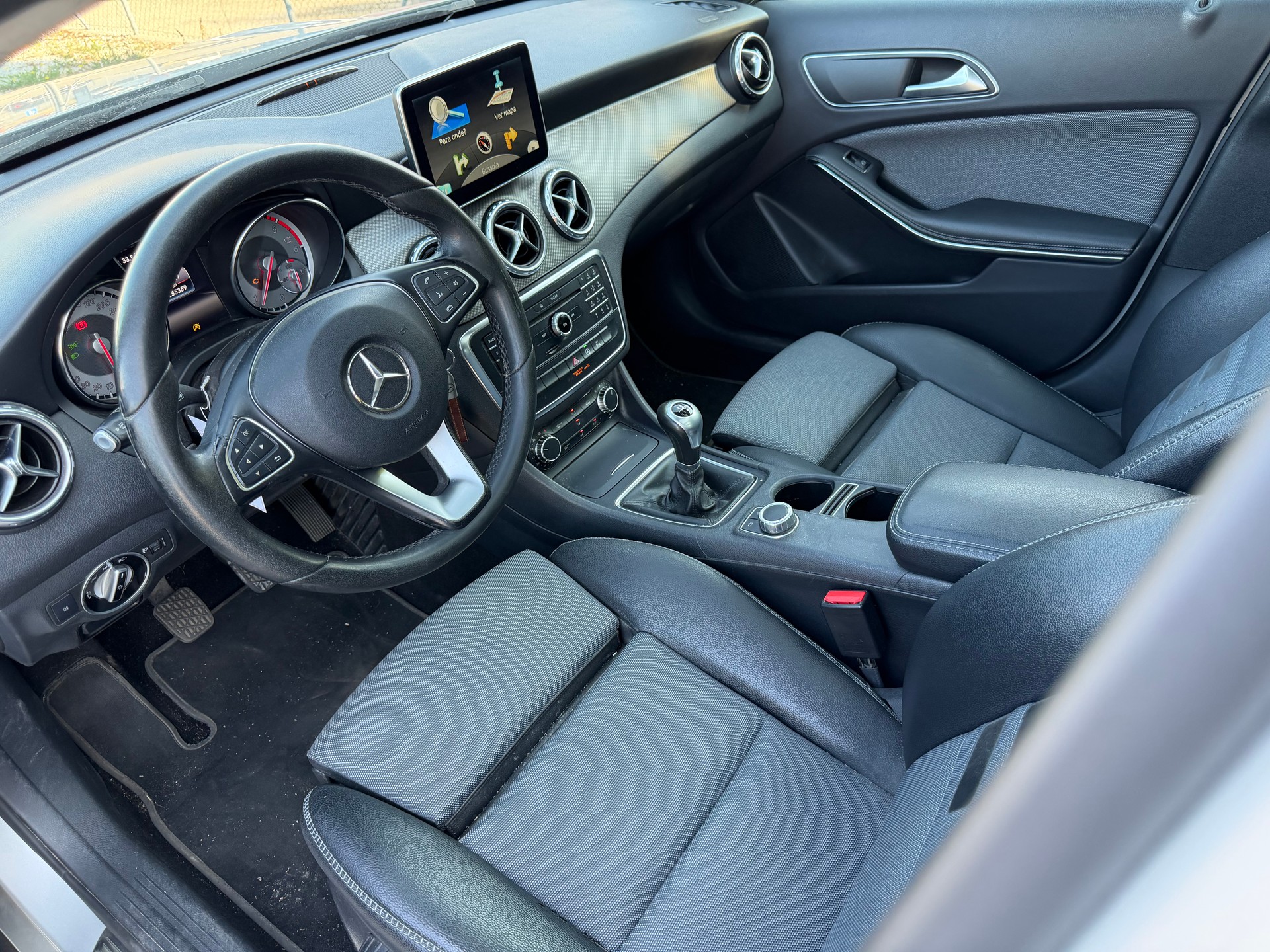 MERCEDES-BENZ GLA 200 CDI-image-8
