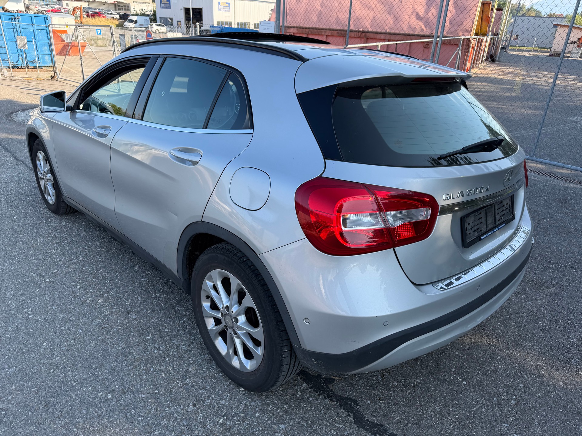 MERCEDES-BENZ GLA 200 CDI-image-4
