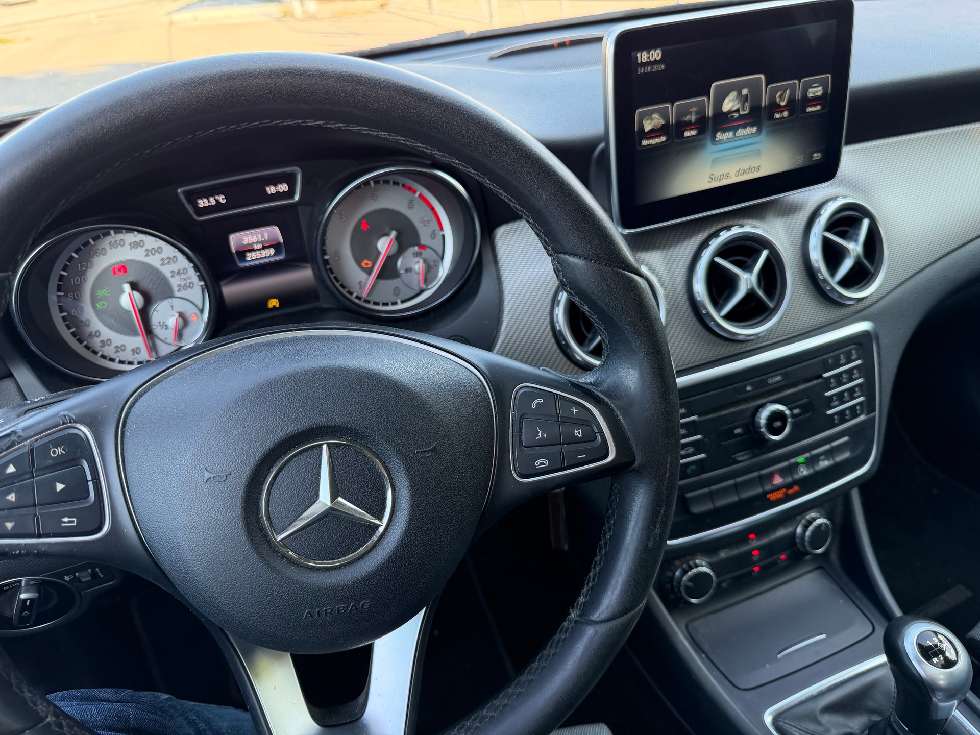 MERCEDES-BENZ GLA 200 CDI-image-9