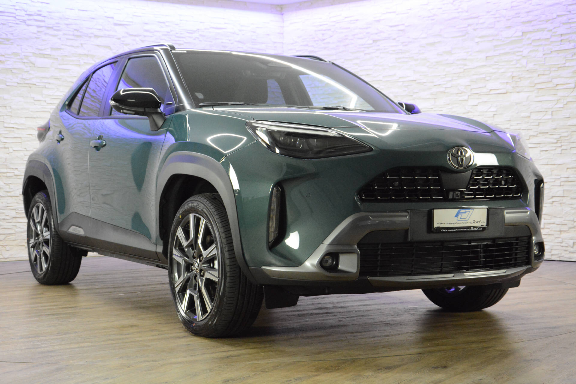 TOYOTA Yaris Cross 1.5 VVT-i HSD Premium AWD-i-showroom-element-1