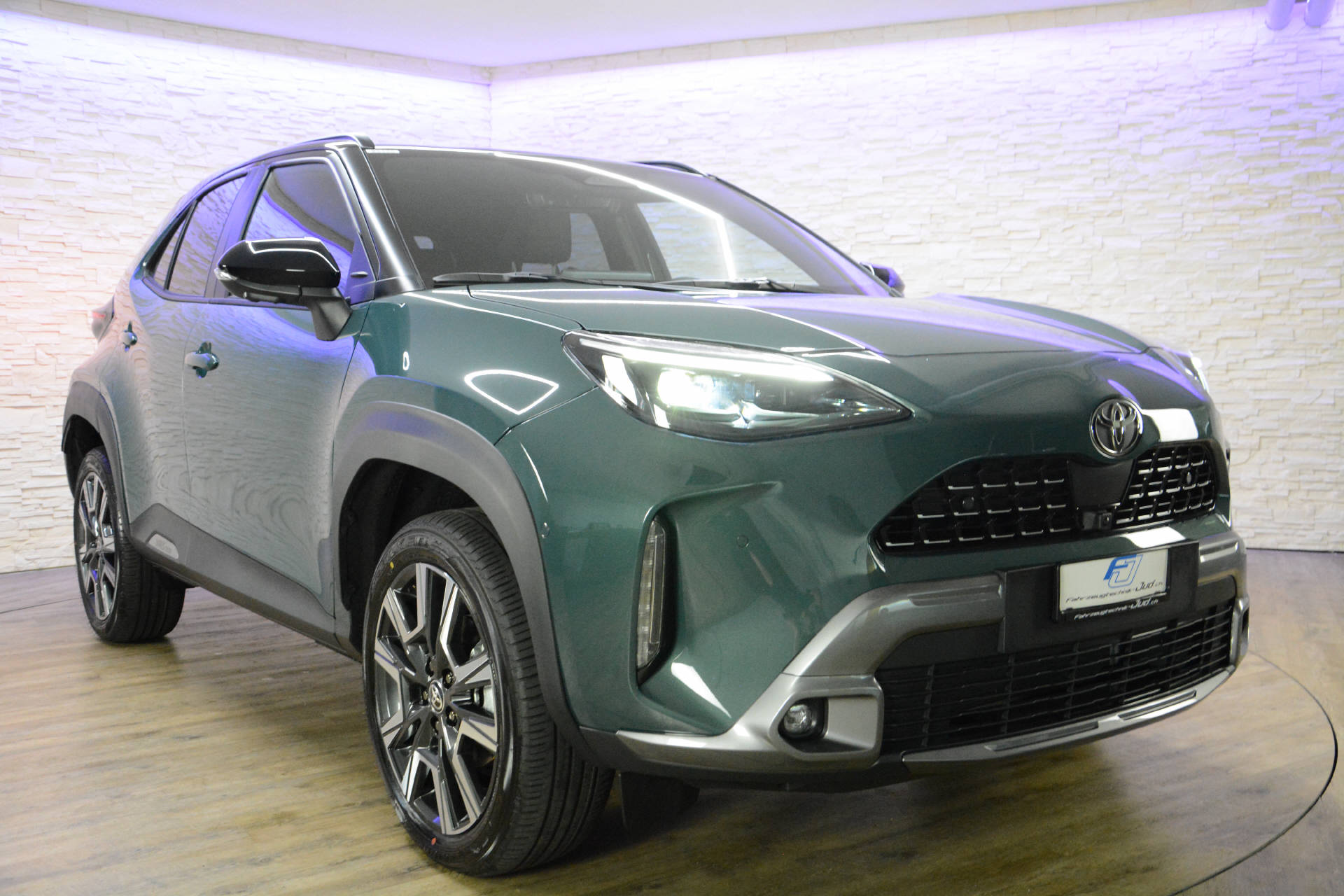 TOYOTA Yaris Cross 1.5 VVT-i HSD Premium AWD-i-image-24