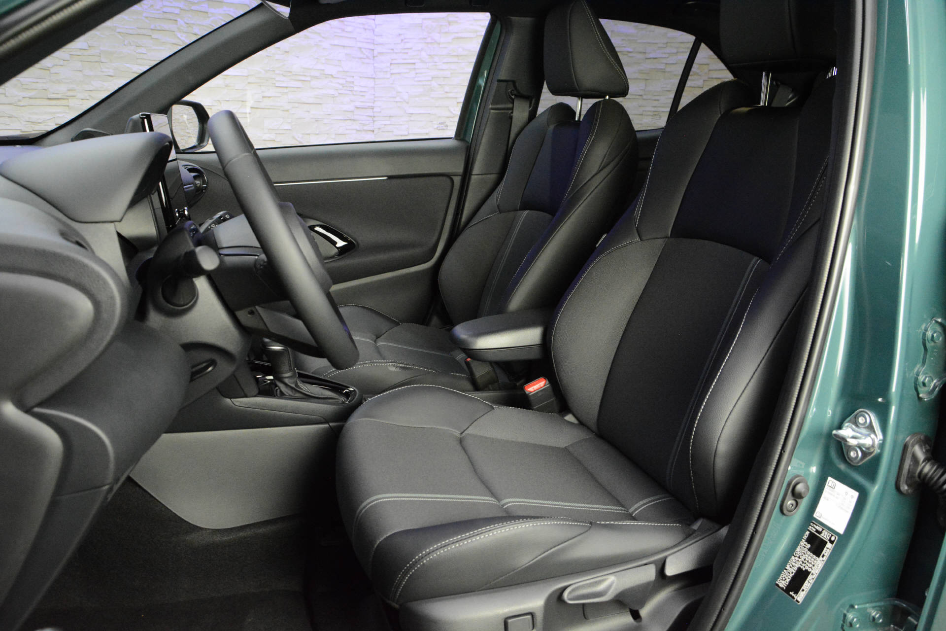TOYOTA Yaris Cross 1.5 VVT-i HSD Premium AWD-i-image-8