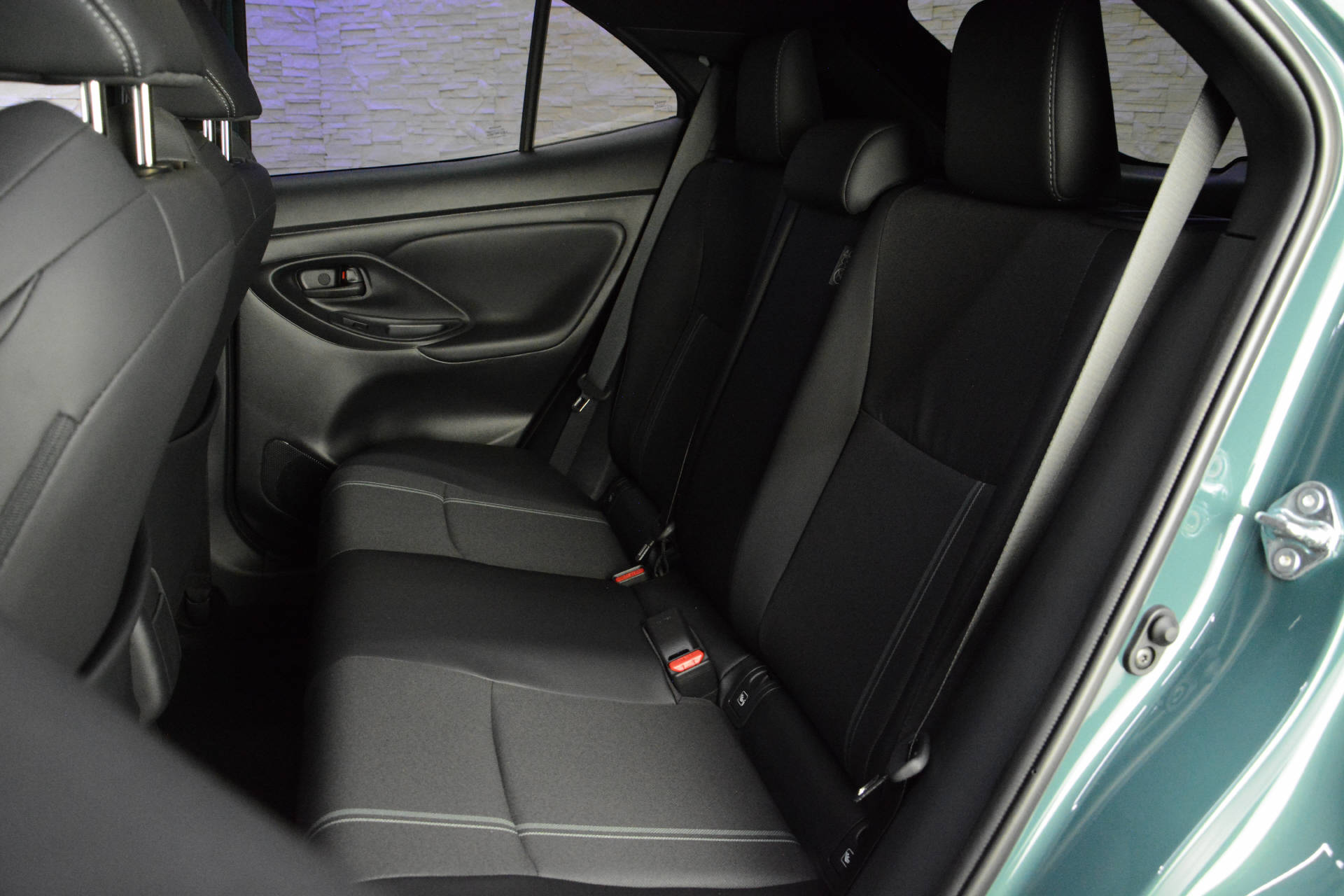 TOYOTA Yaris Cross 1.5 VVT-i HSD Premium AWD-i-image-9