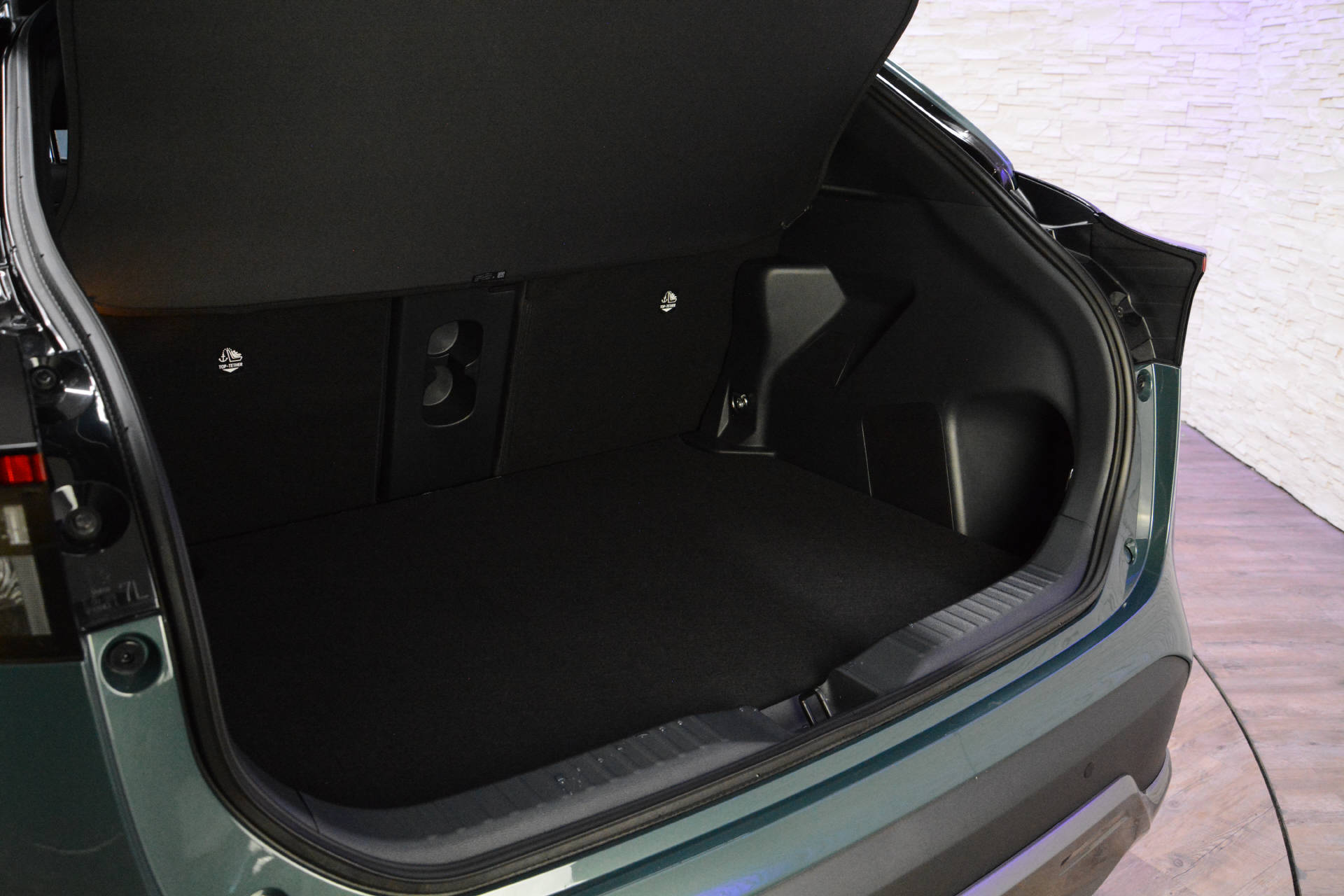 TOYOTA Yaris Cross 1.5 VVT-i HSD Premium AWD-i-image-22
