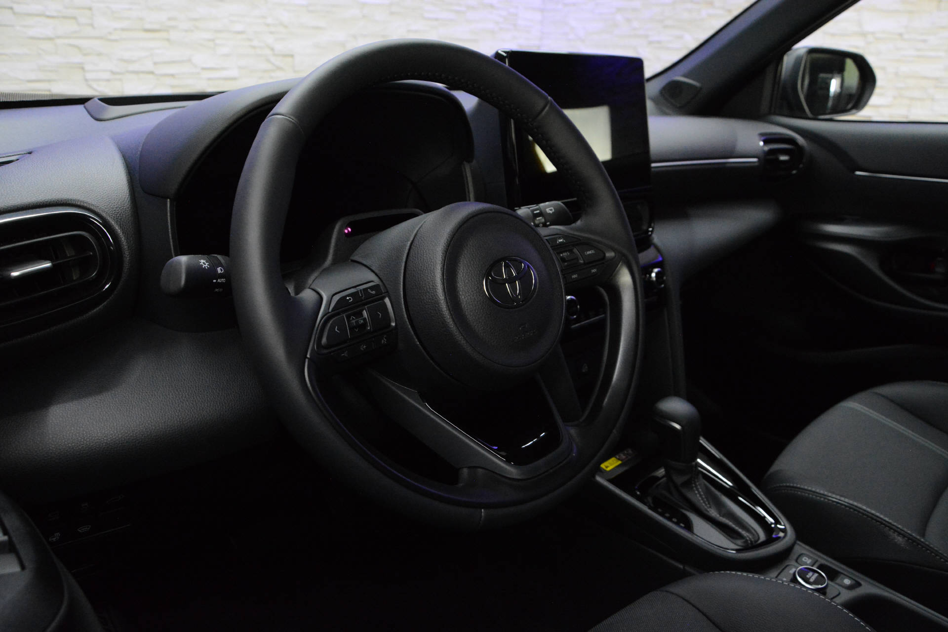 TOYOTA Yaris Cross 1.5 VVT-i HSD Premium AWD-i-image-10