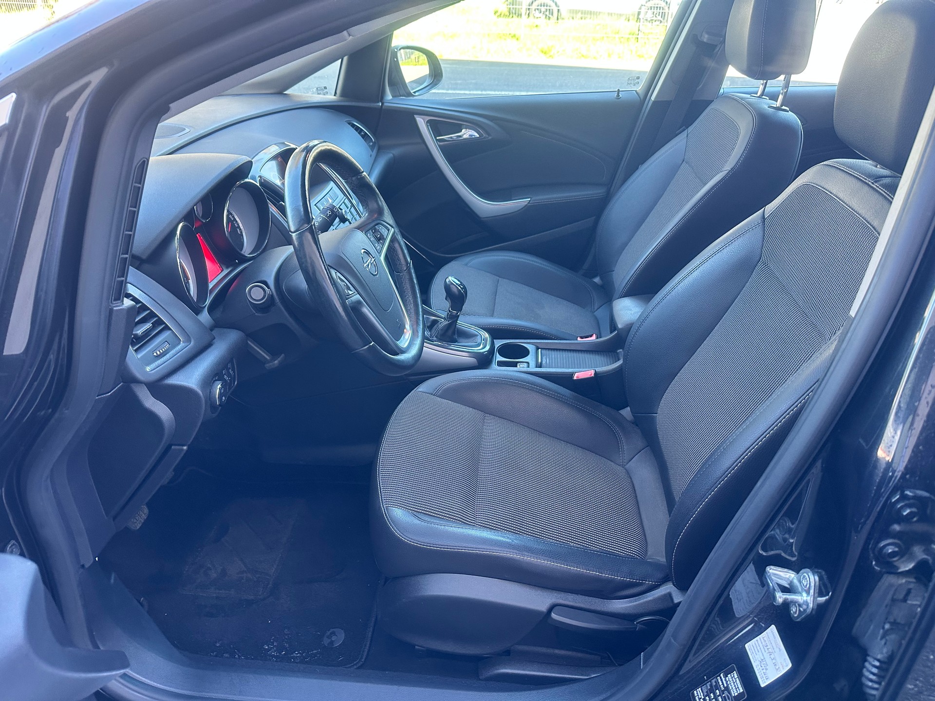 OPEL Astra 1.4i 16V Turbo Cosmo-image-12