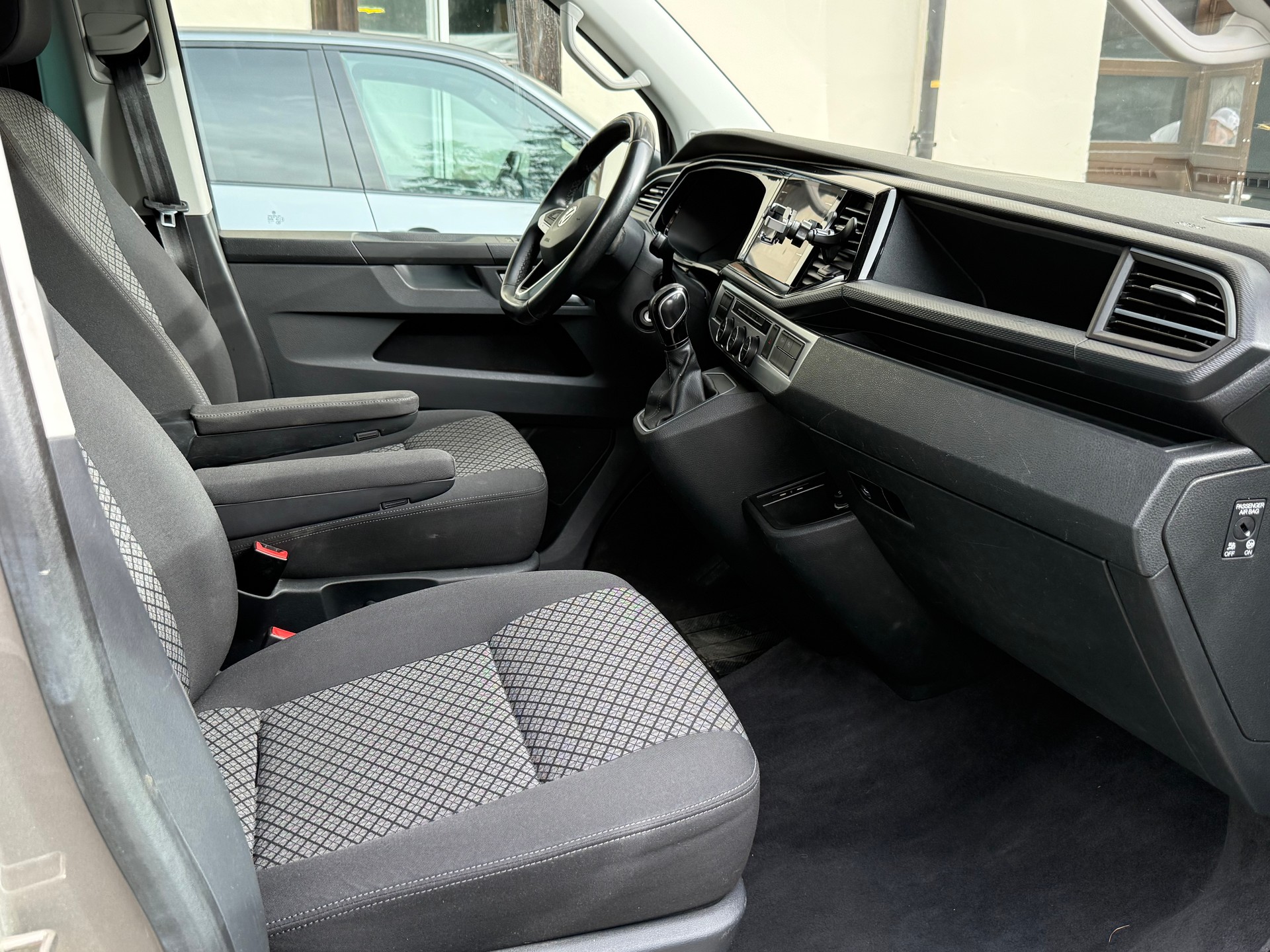 VW T6.1 Multivan 2.0 TDI Liberty Edition 4Motion DSG-image-10