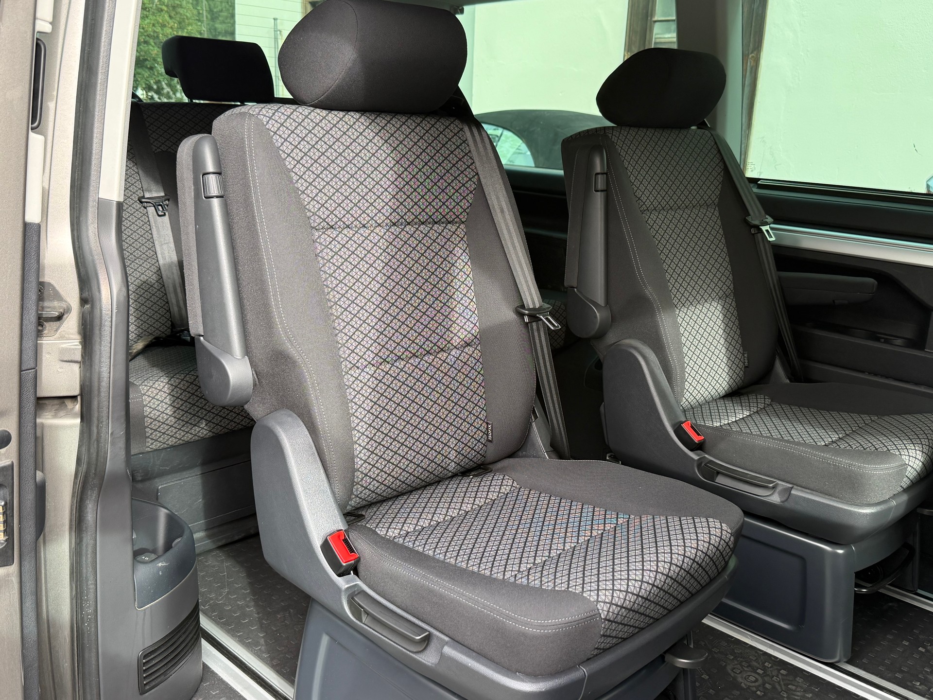 VW T6.1 Multivan 2.0 TDI Liberty Edition 4Motion DSG-image-13