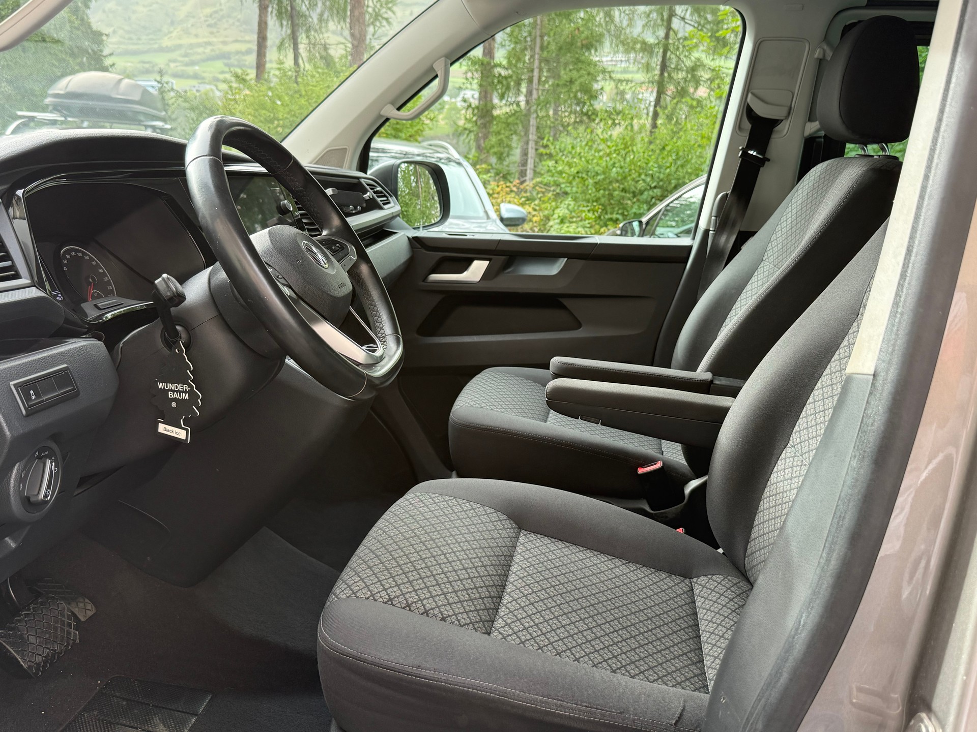 VW T6.1 Multivan 2.0 TDI Liberty Edition 4Motion DSG-image-9
