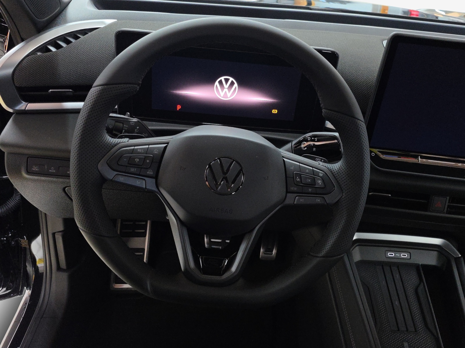 VW T-Roc 1.5 eTSI mHEV R-Line DSG-image-9