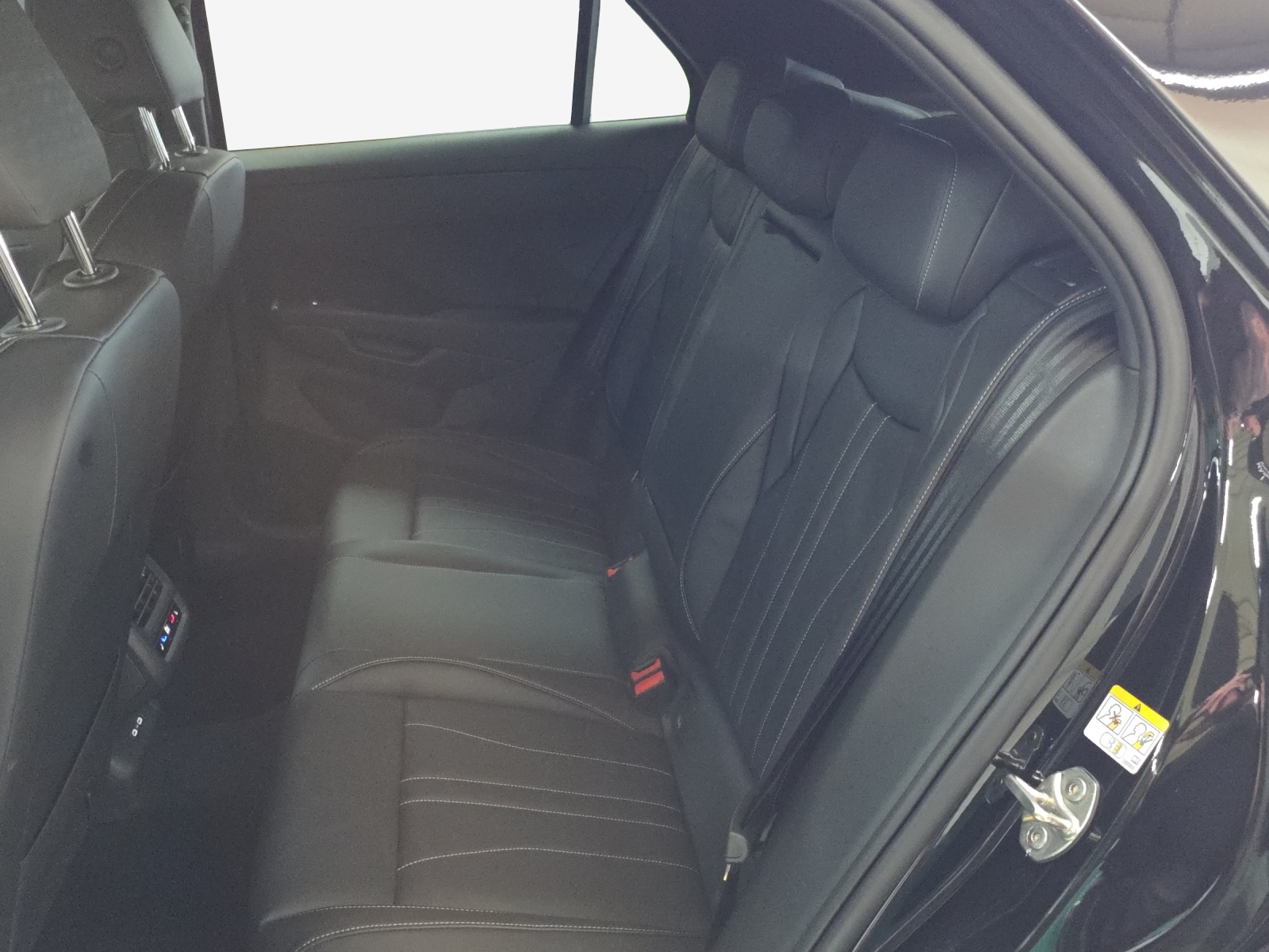VW T-Roc 1.5 eTSI mHEV R-Line DSG-image-11