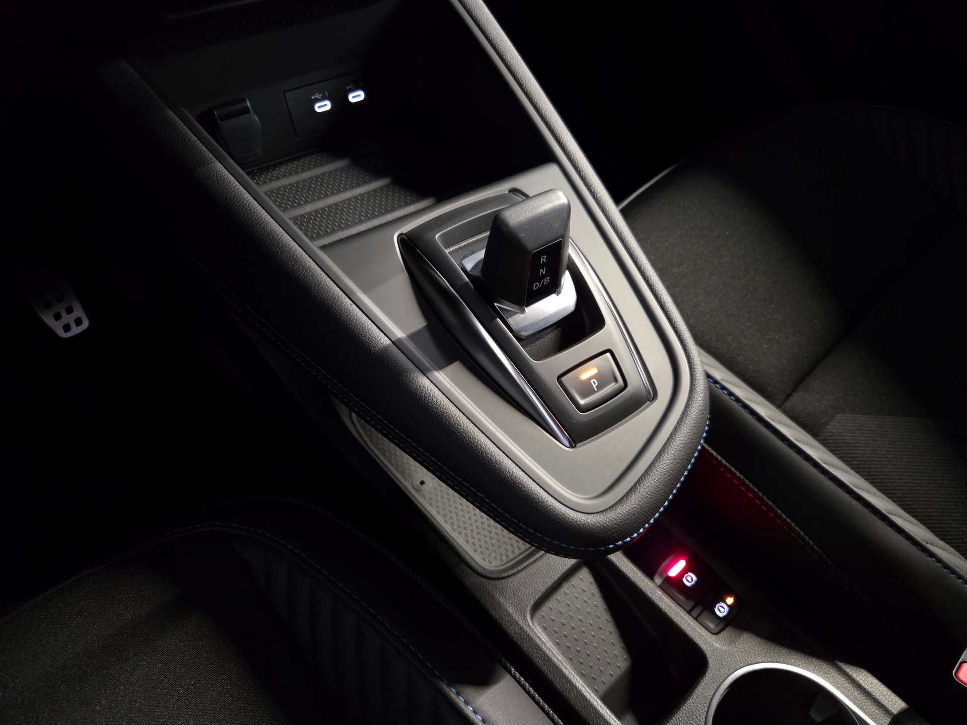 RENAULT Captur 1.8 E-Tech esprit Alpine-image-18